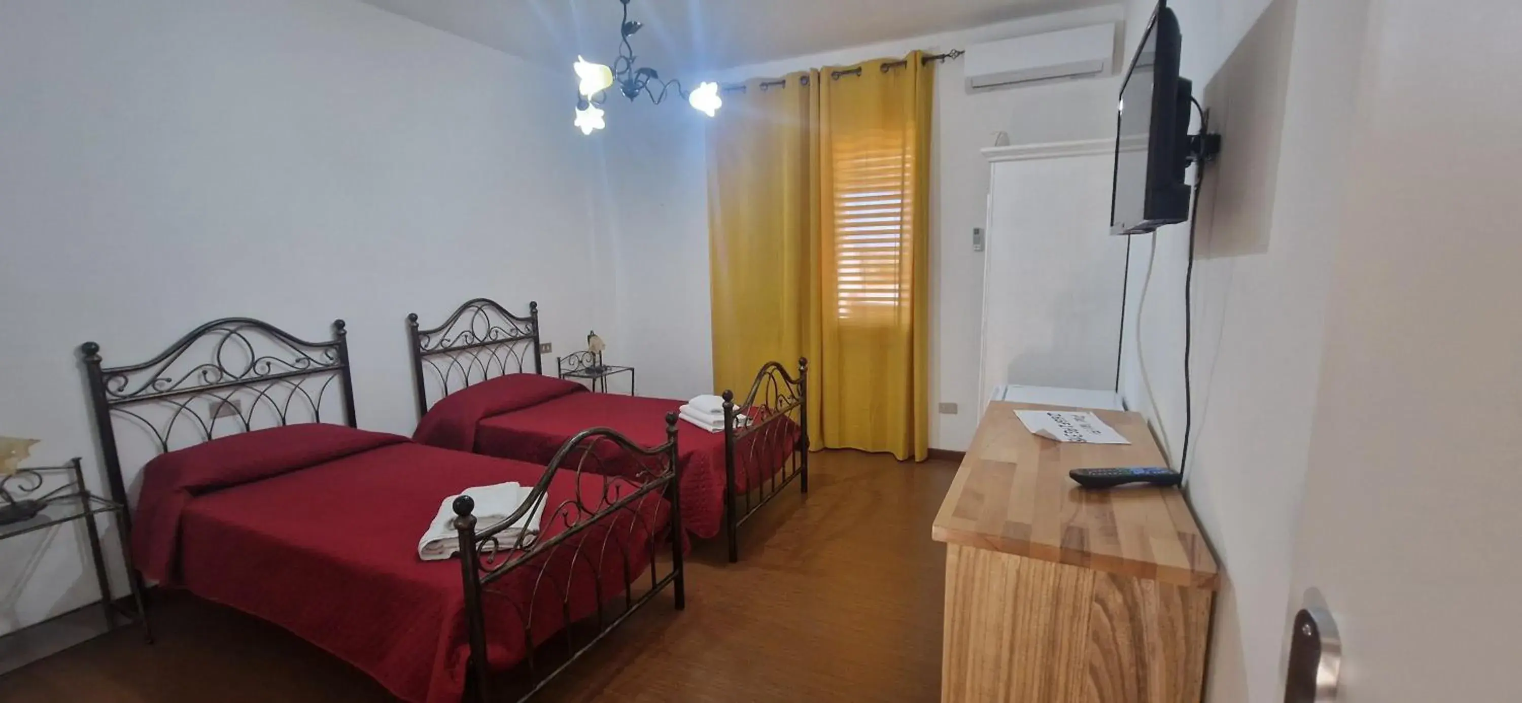 Twin Room with Balcony in Hotel Mondial 2 Twin Room with Balcony in Hotel Mondial 2