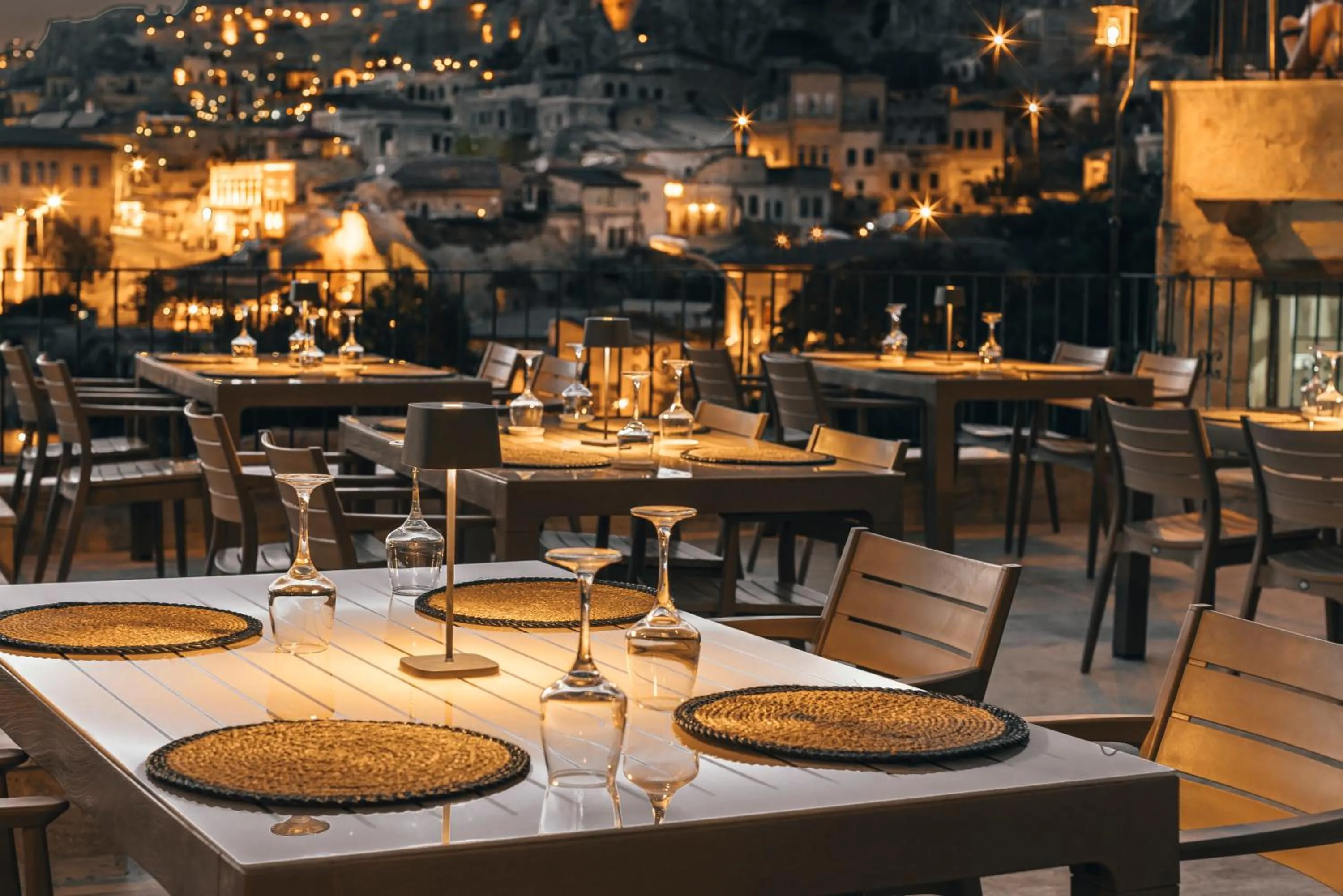 Restaurant/places to eat in Lagania In Cave