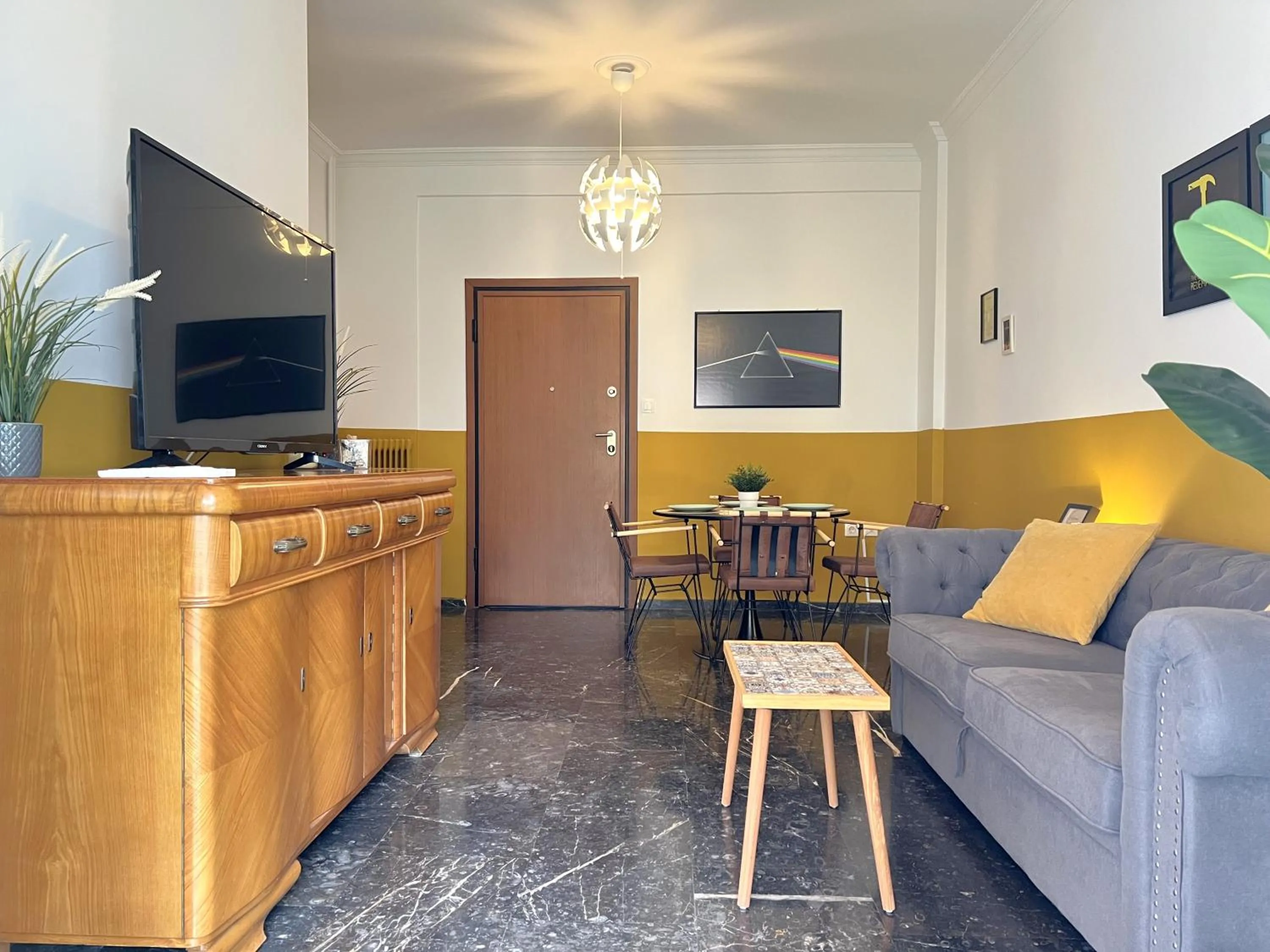 Athenian Vintage Style 2 bdr apartment