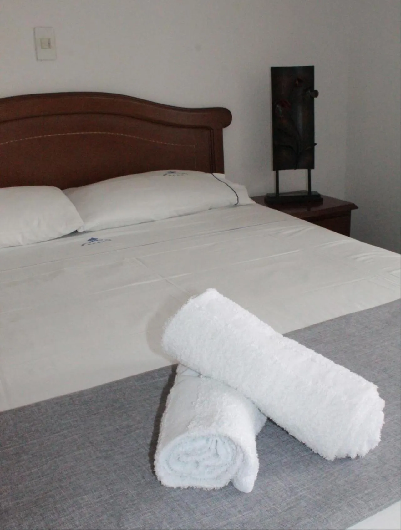 room service, Bed in HOTEL DINASTIA REAL NEIVA