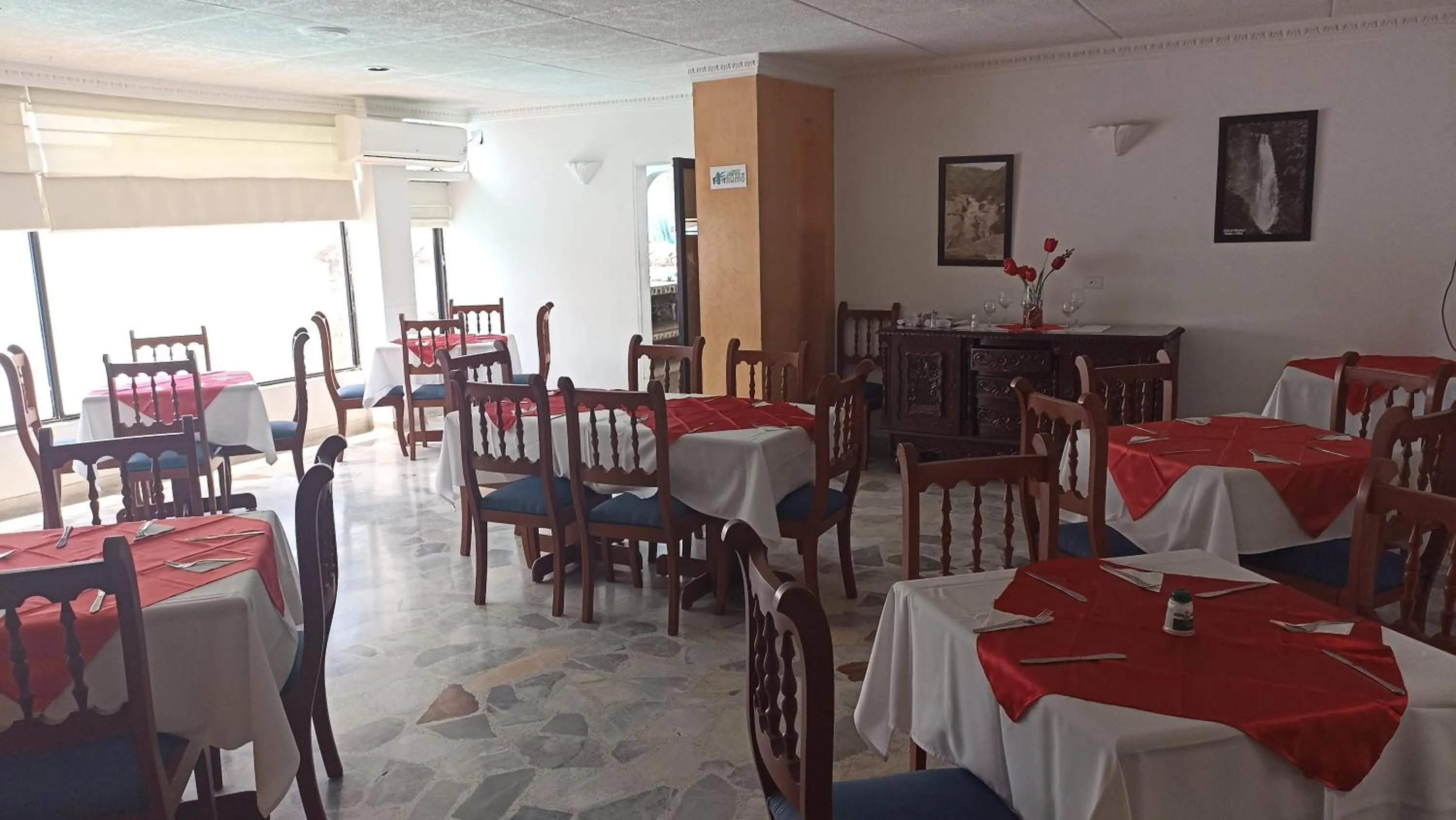 Restaurant/places to eat in HOTEL DINASTIA REAL NEIVA