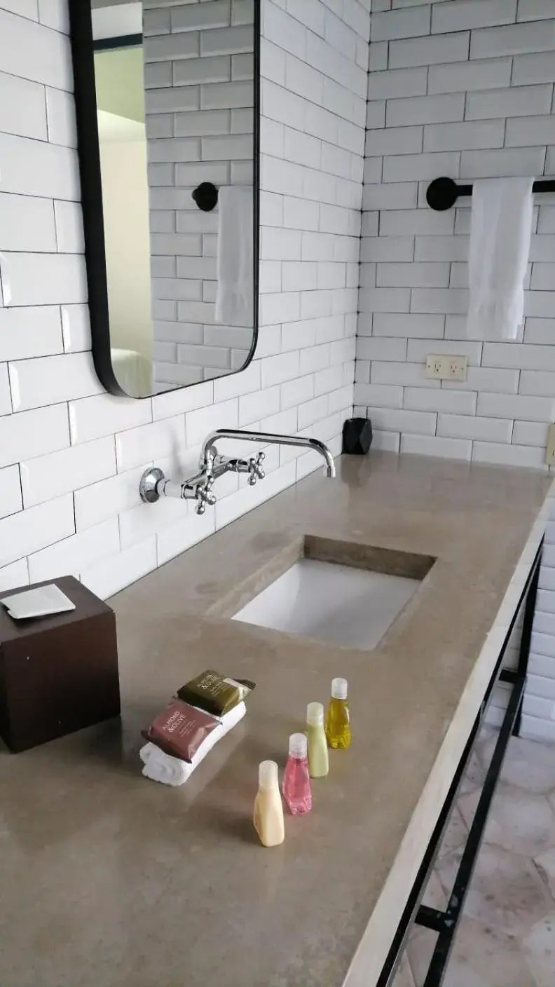 Deluxe King Room in Cardedeu Express Hotel Deluxe King Room in Cardedeu Express Hotel