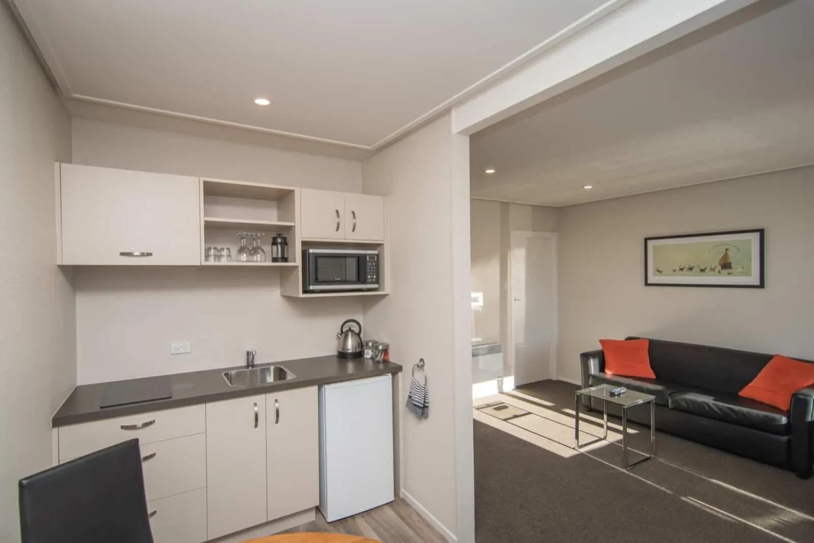 Kitchen or kitchenette in Cedar Lodge Motel