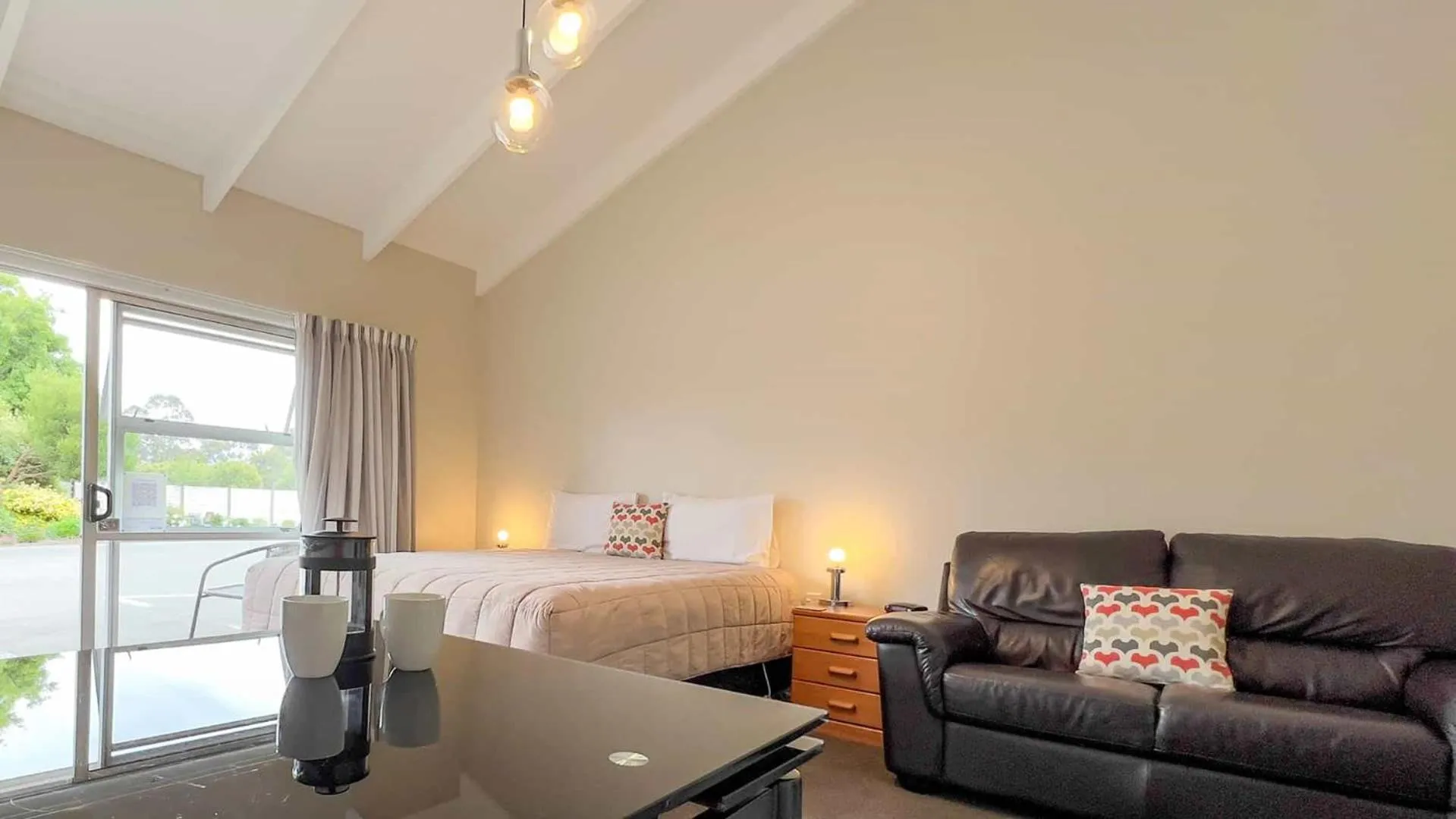 Bedroom in Cedar Lodge Motel