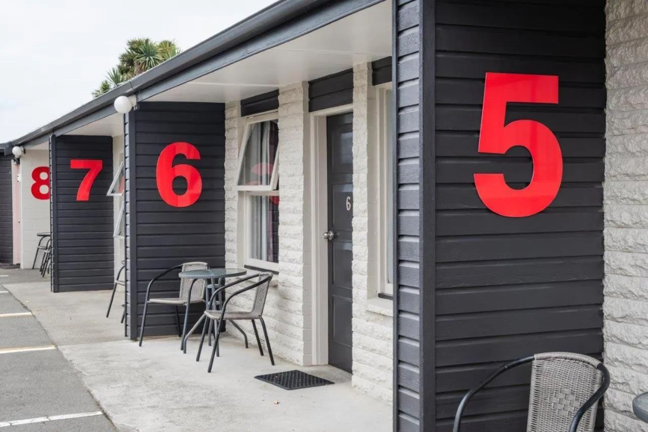 Property building in Cedar Lodge Motel