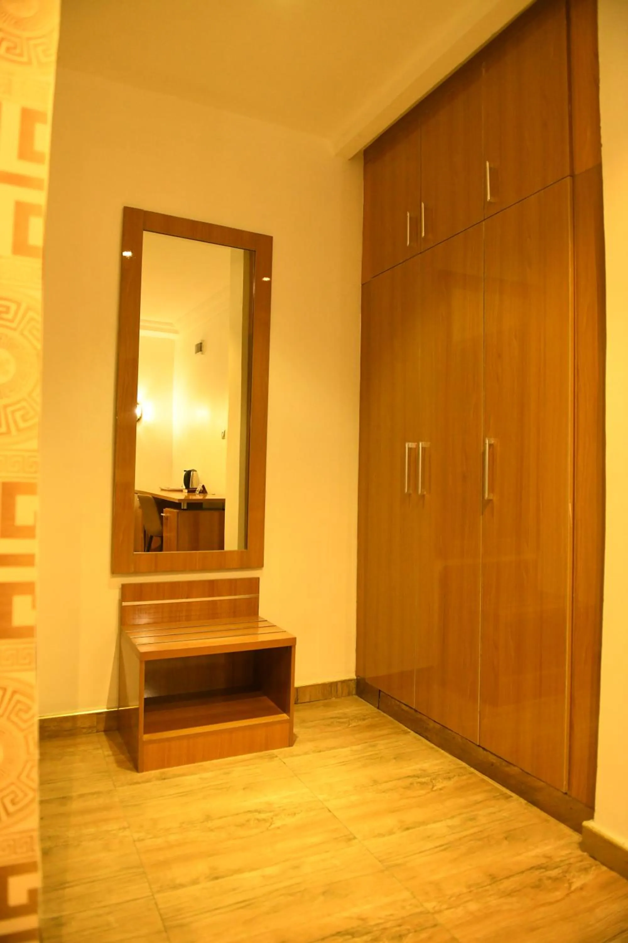 wardrobe in Portland Resort Hotel