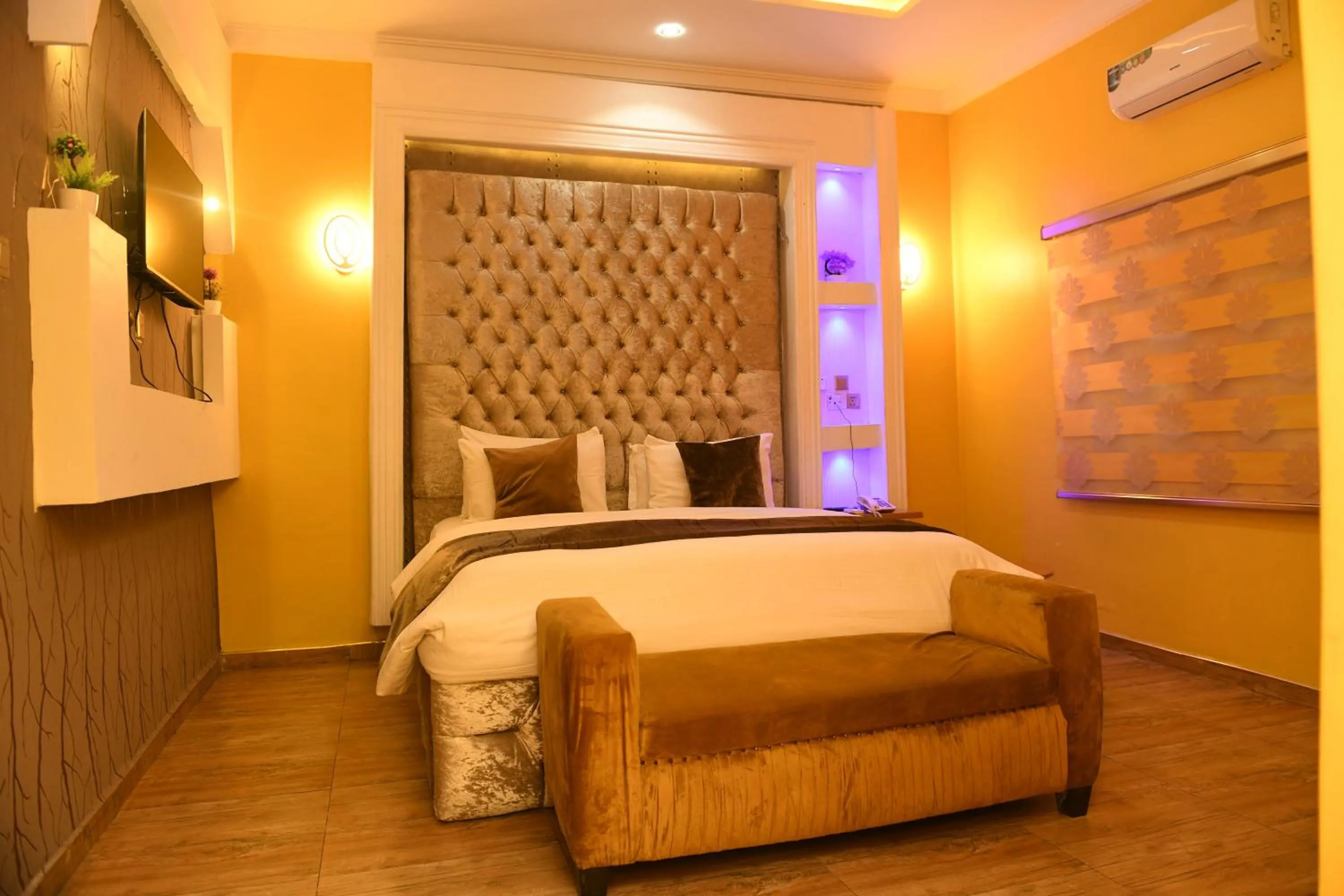 Bed in Portland Resort Hotel