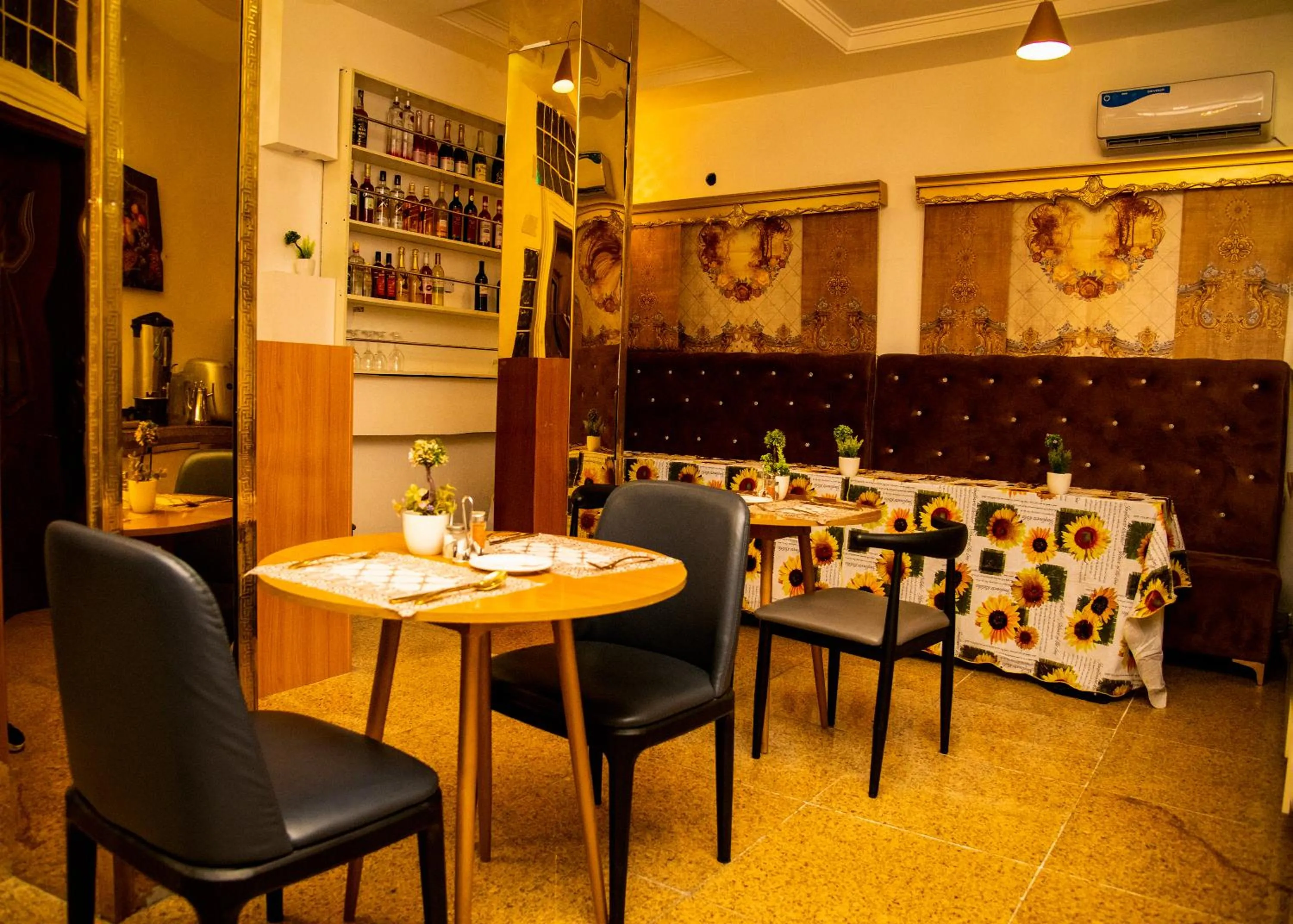 Restaurant/places to eat in Portland Resort Hotel