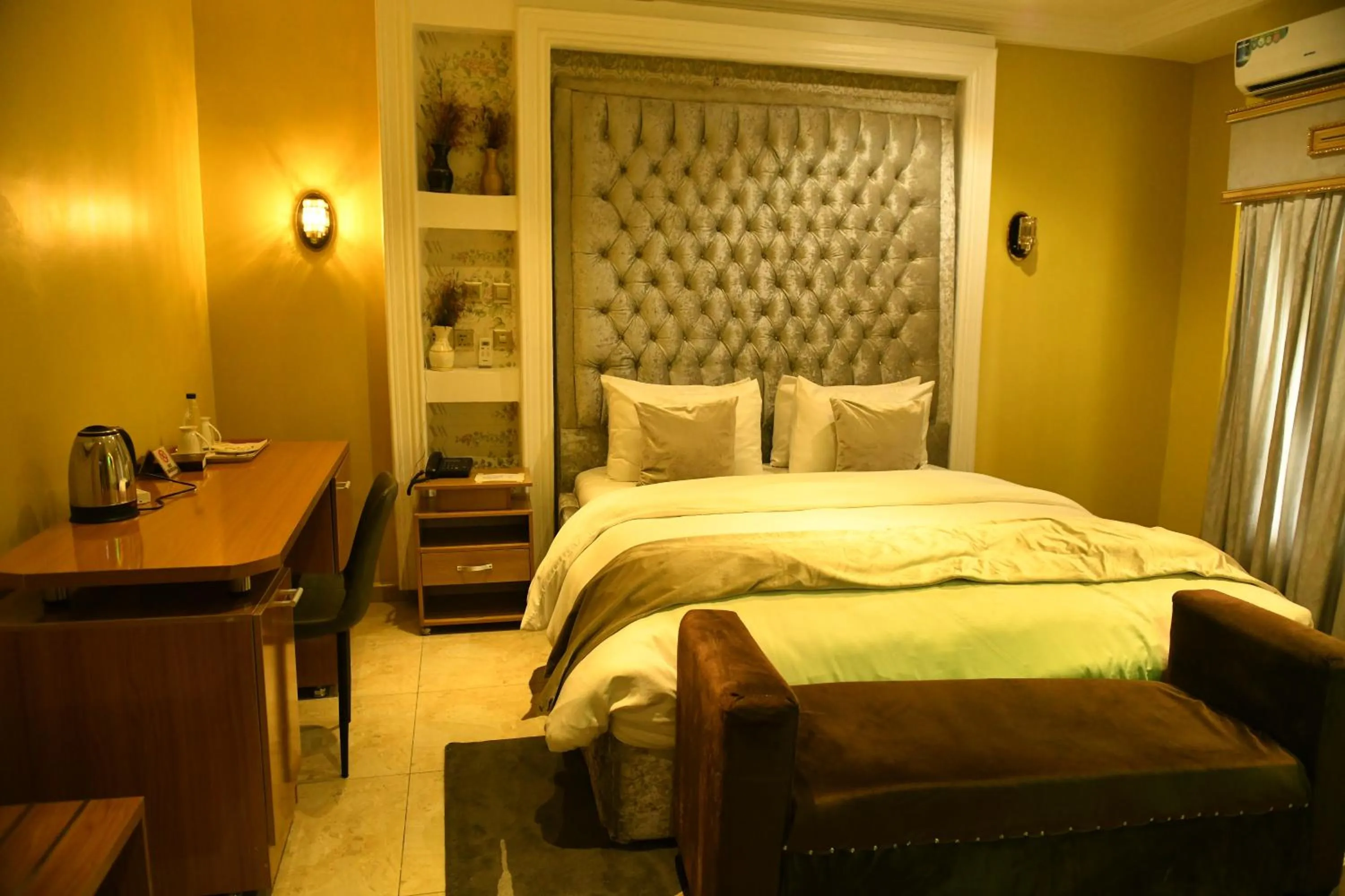 Bed in Portland Resort Hotel