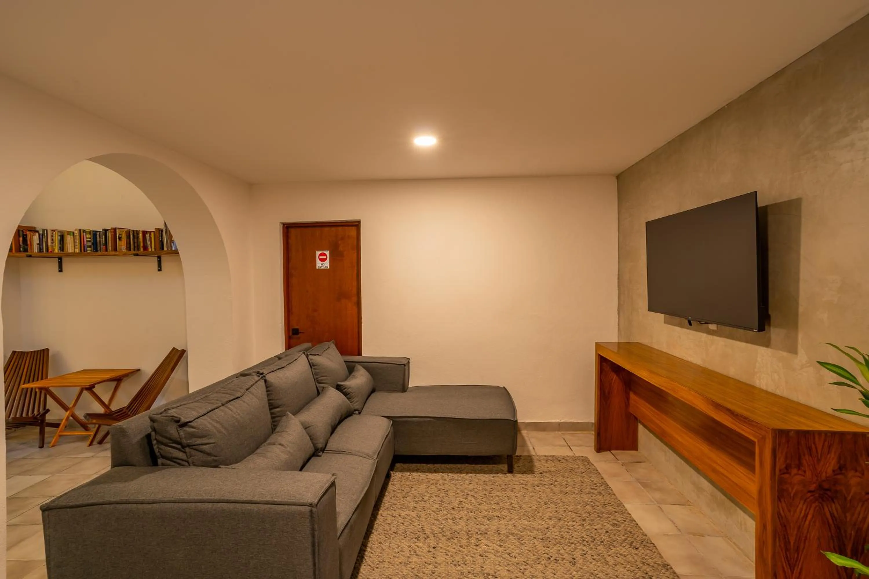 Communal lounge/ TV room in Casa Madero La Paz