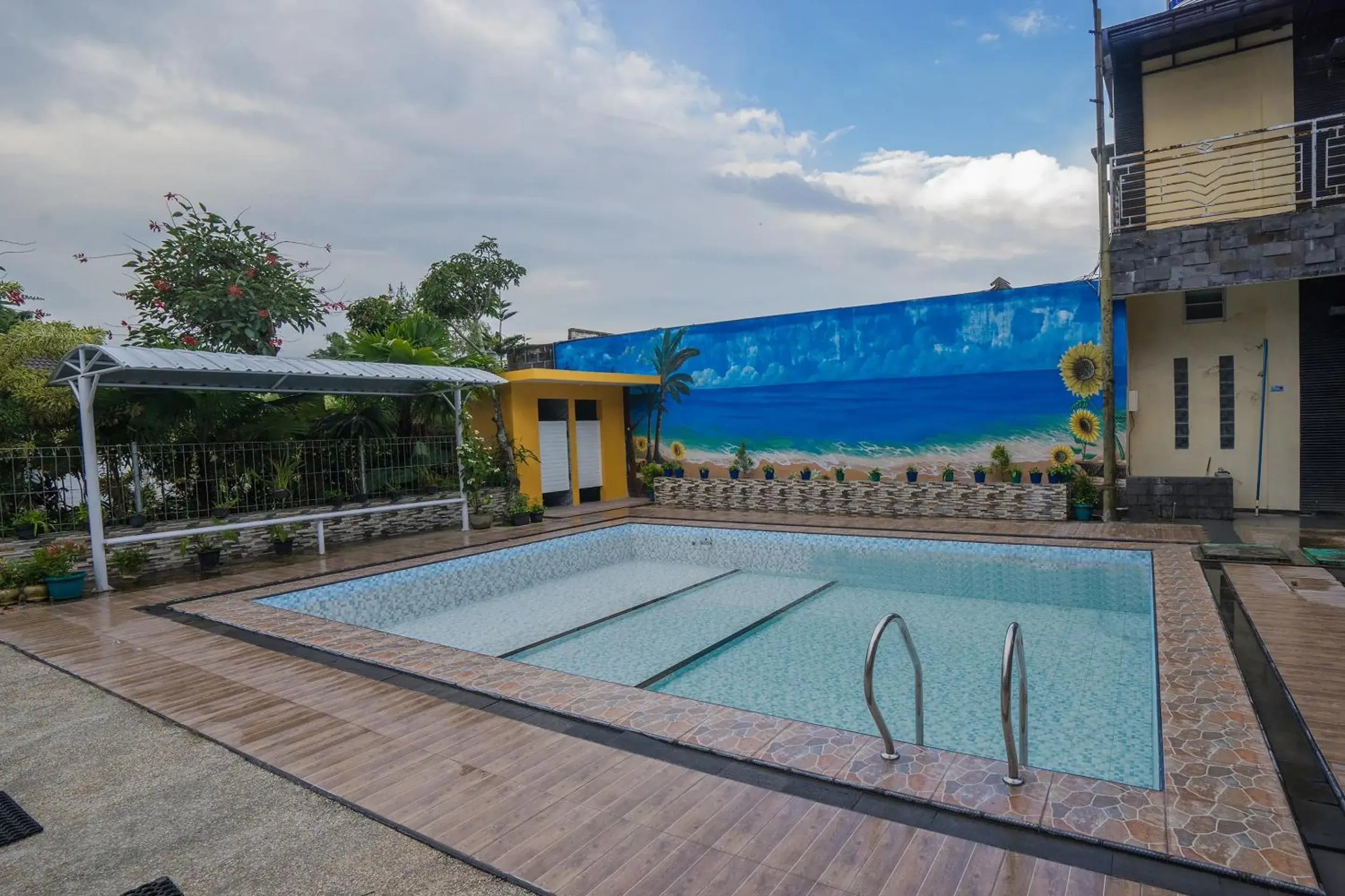 Swimming pool in Hotel O Central Batu Near Jatim Park 3 Formerly Bunga Matahari Hotel Swimming pool in Hotel O Central Batu Near Jatim Park 3 Formerly Bunga Matahari Hotel