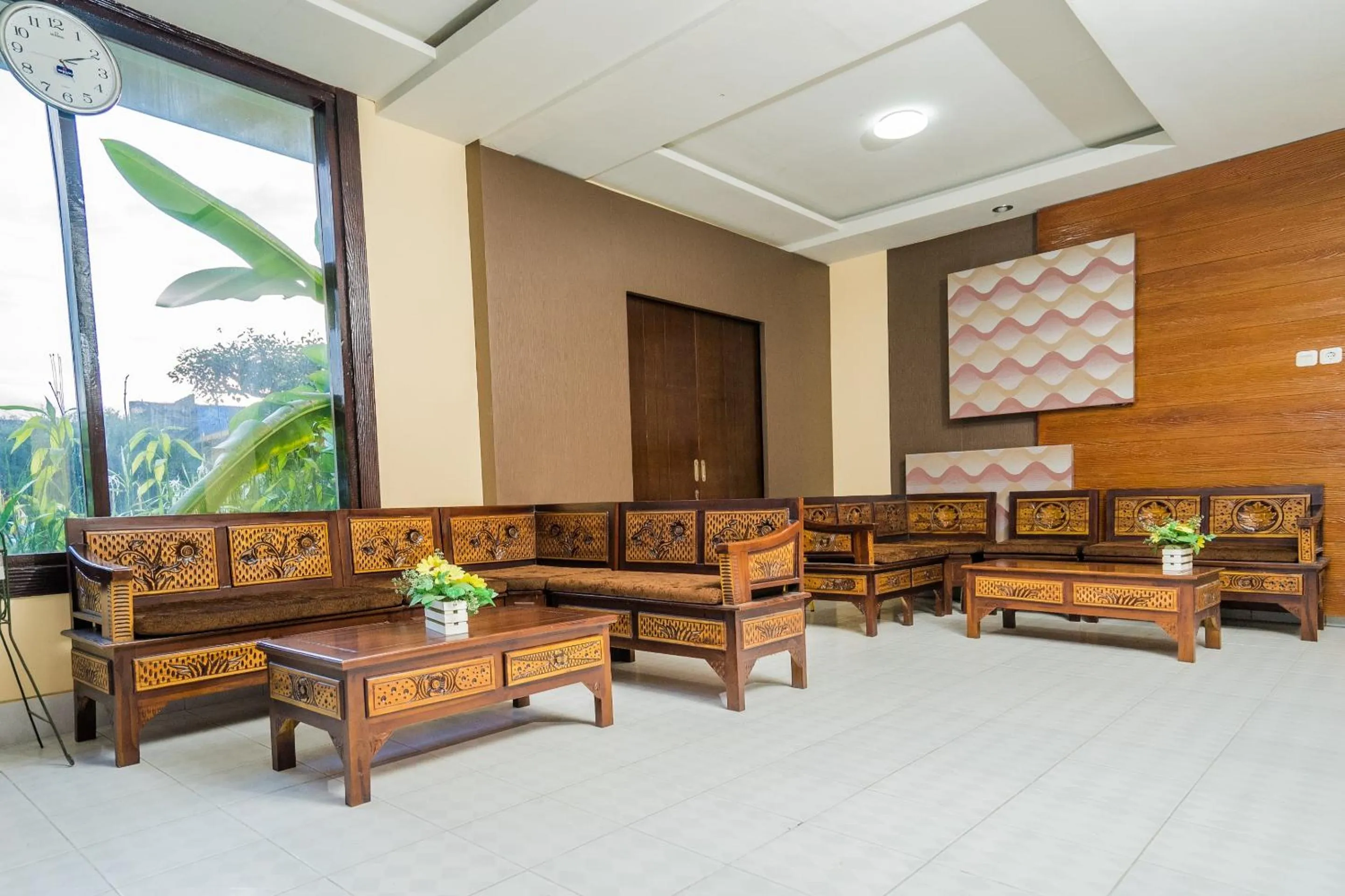 Lobby or reception in Hotel O Central Batu Near Jatim Park 3 Formerly Bunga Matahari Hotel