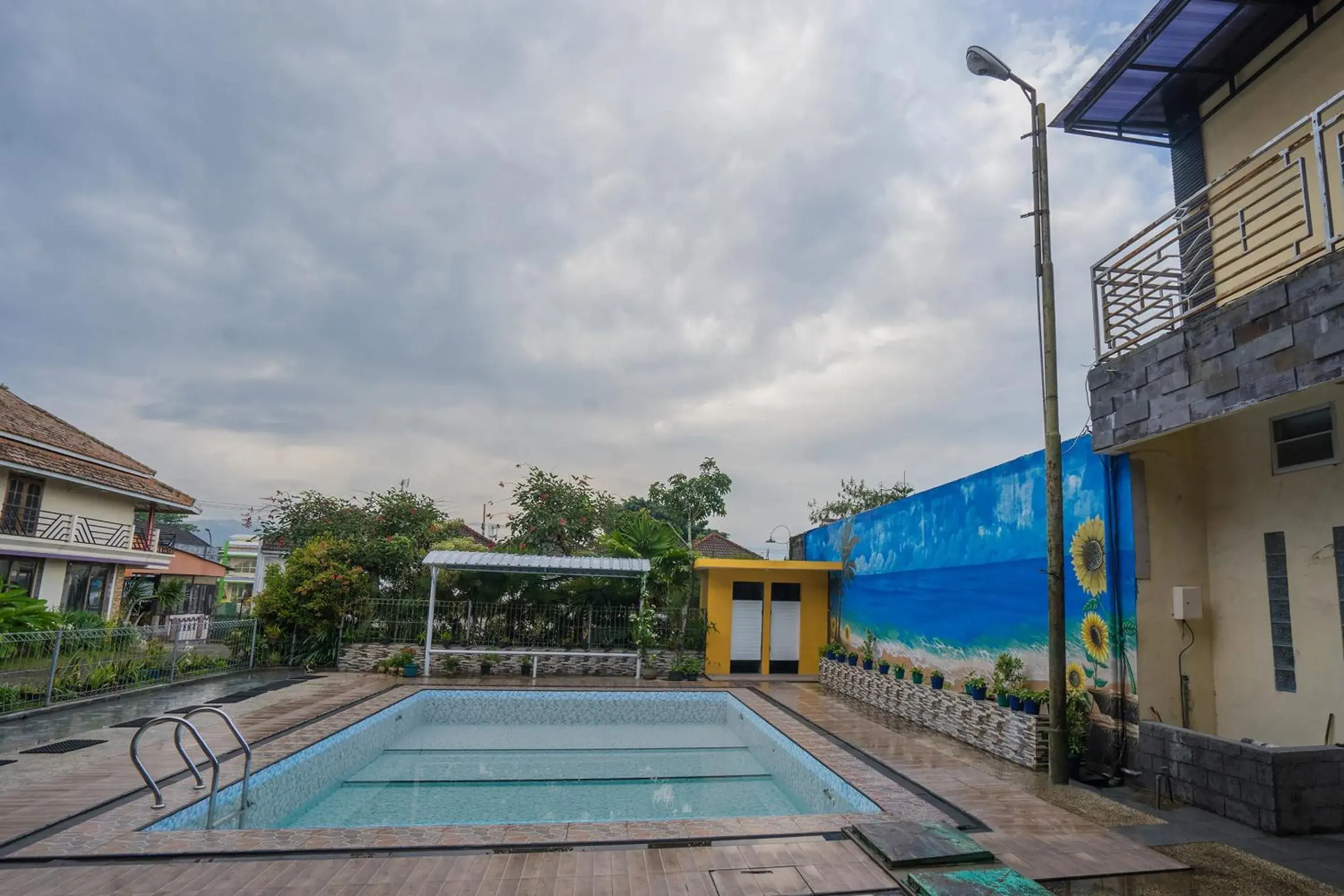 Swimming pool in Hotel O Central Batu Near Jatim Park 3 Formerly Bunga Matahari Hotel Swimming pool in Hotel O Central Batu Near Jatim Park 3 Formerly Bunga Matahari Hotel