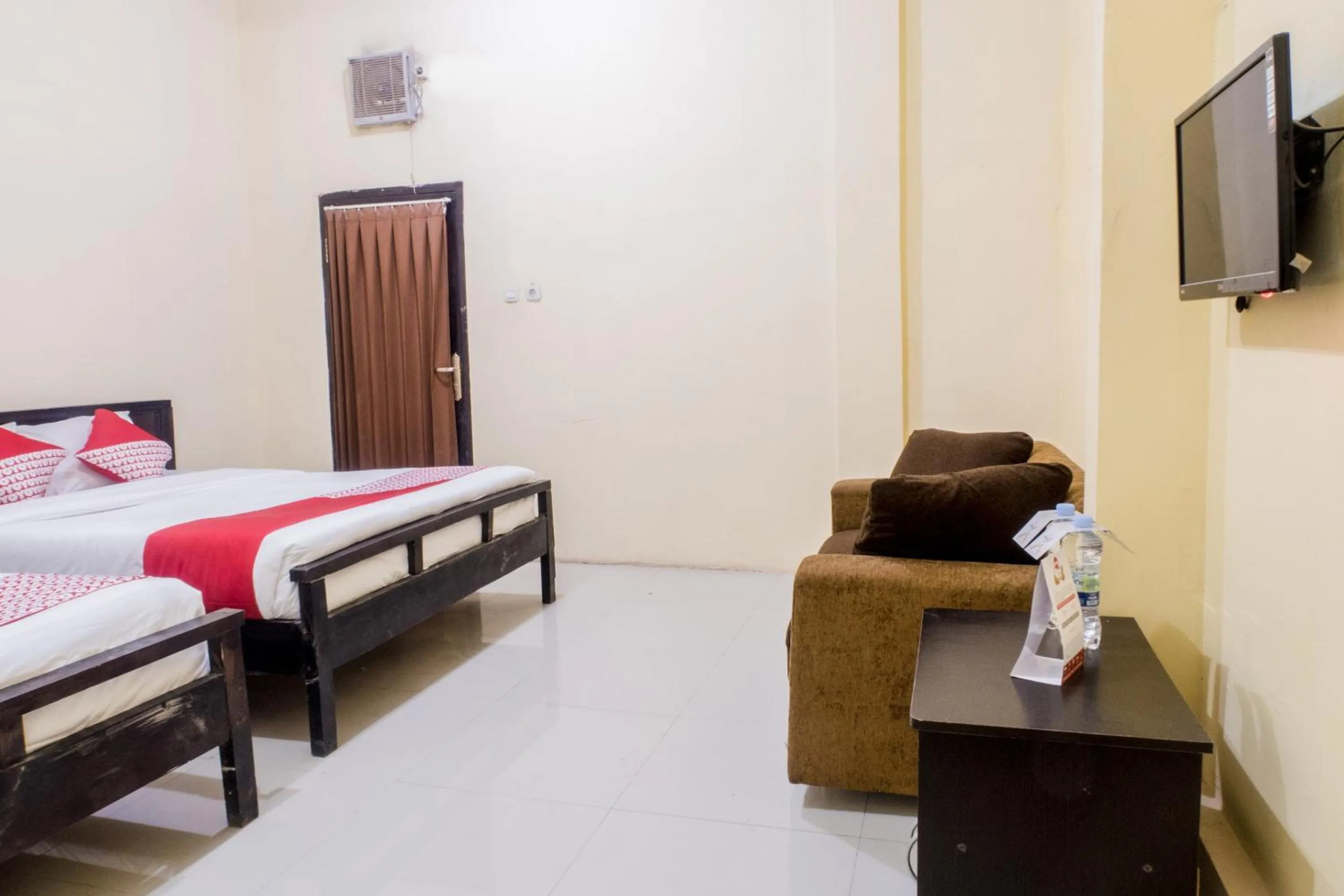 Bedroom, Bed in Hotel O Central Batu Near Jatim Park 3 Formerly Bunga Matahari Hotel