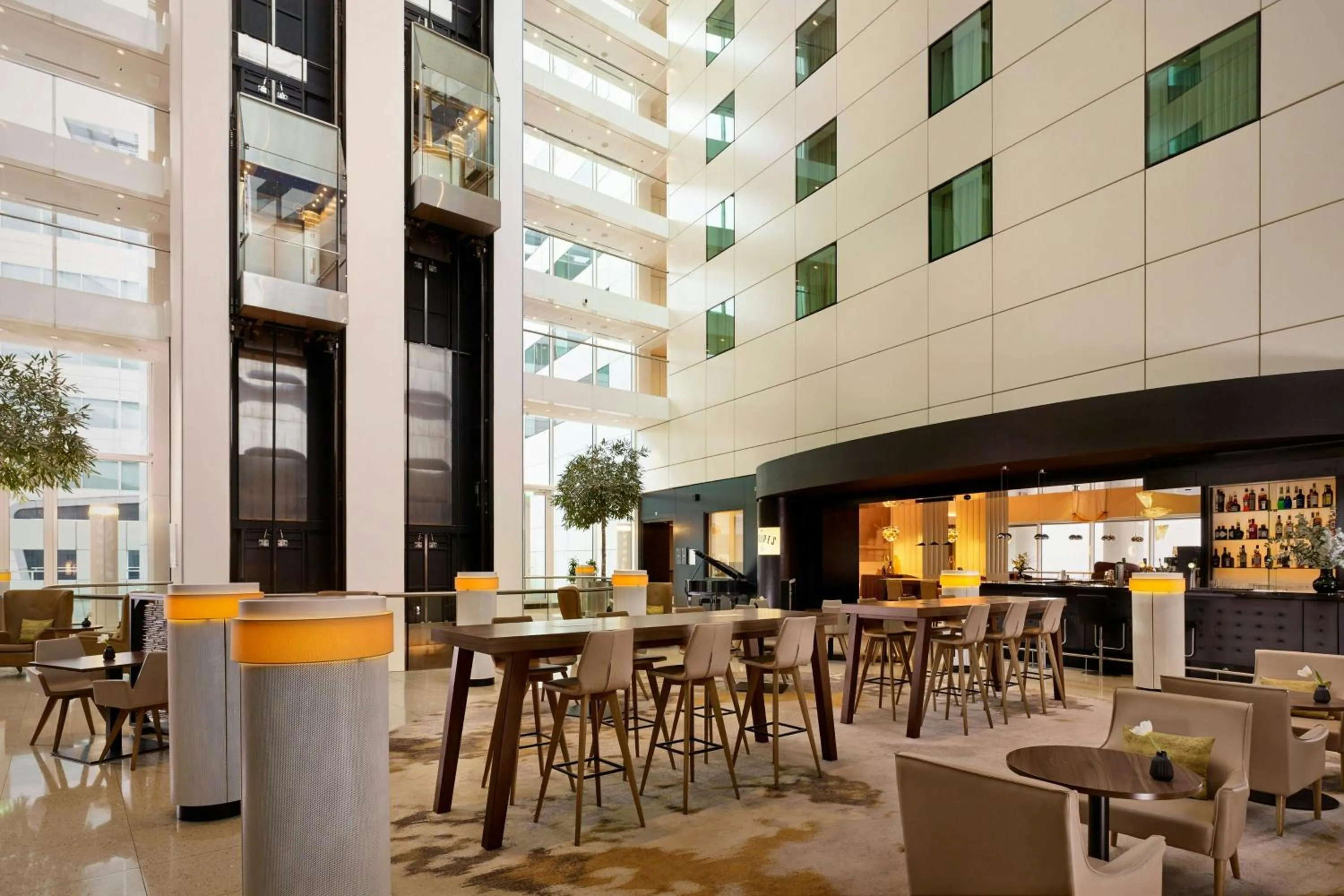 Lounge or bar in Sheraton Amsterdam Airport Hotel and Conference Center