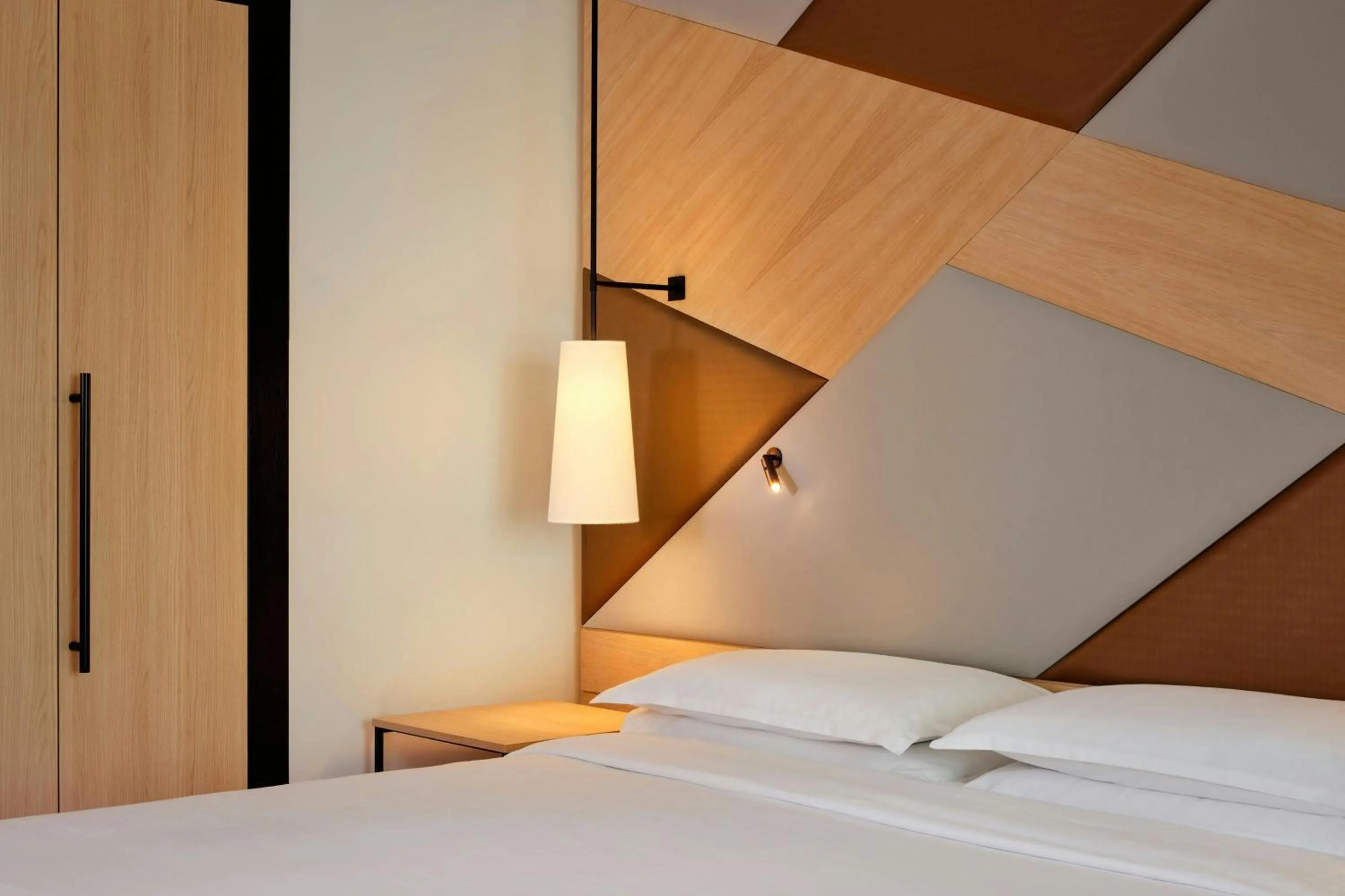 Photo of the whole room, Bed in Sheraton Amsterdam Airport Hotel and Conference Center