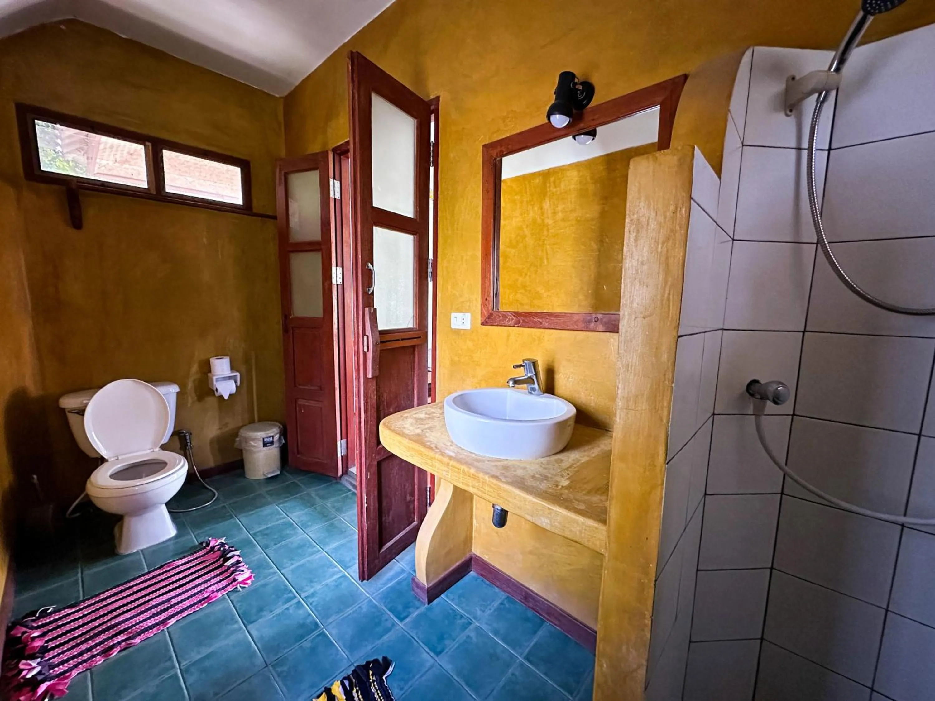 Shower in Pairadise Hotel