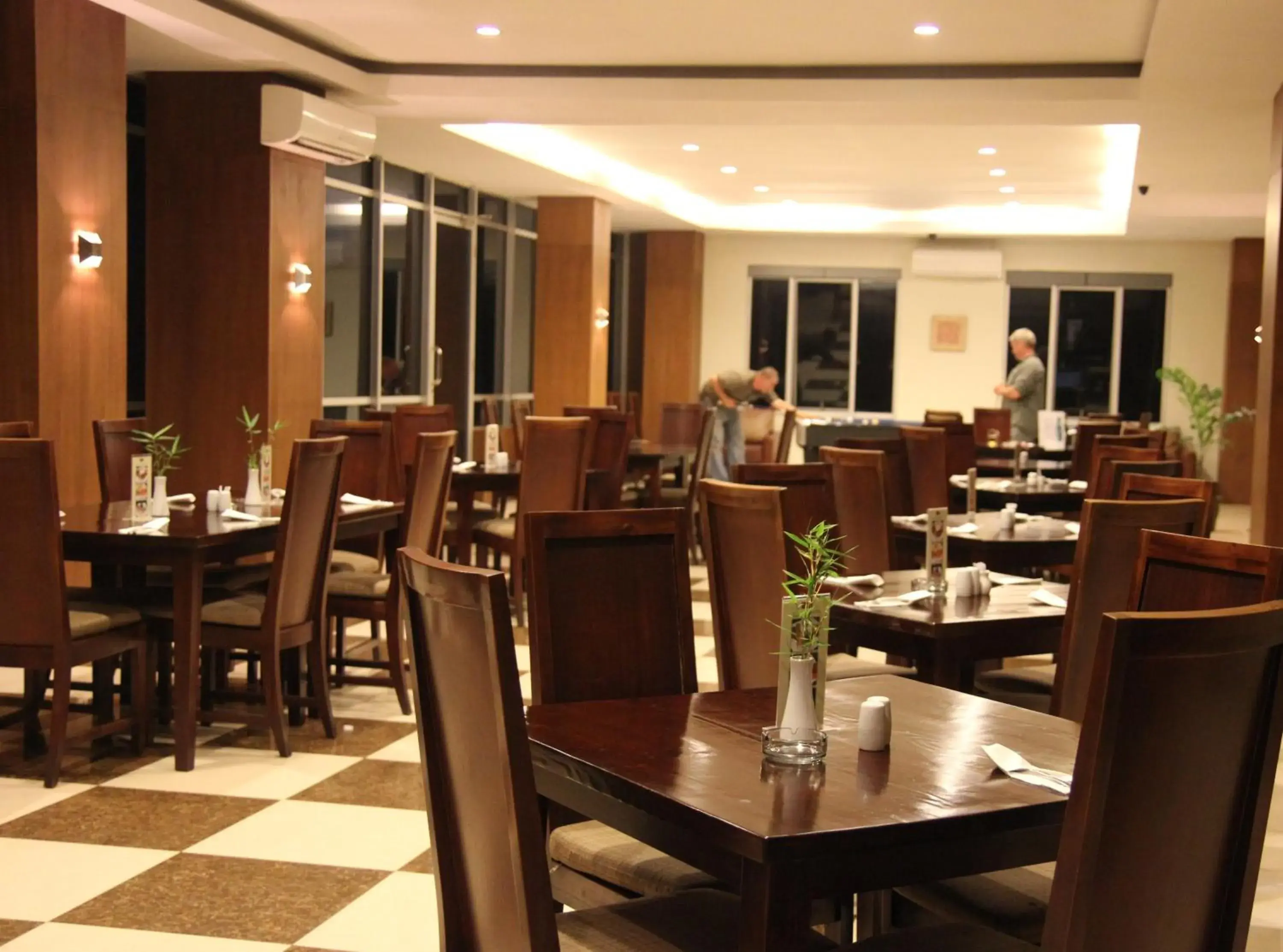 Restaurant/places to eat in Hotel Ebony Batulicin Restaurant/places to eat in Hotel Ebony Batulicin