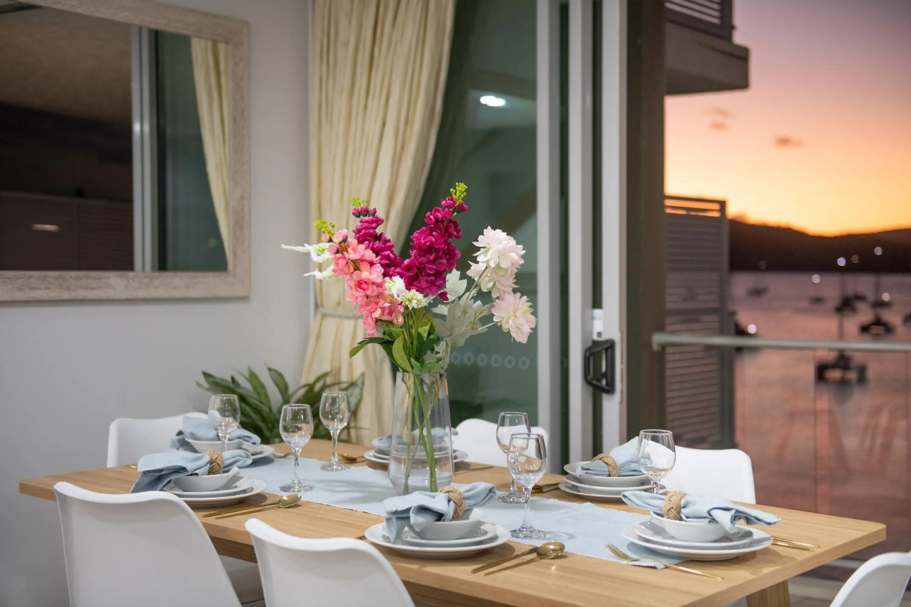 Penthouse Oasis On Airlie