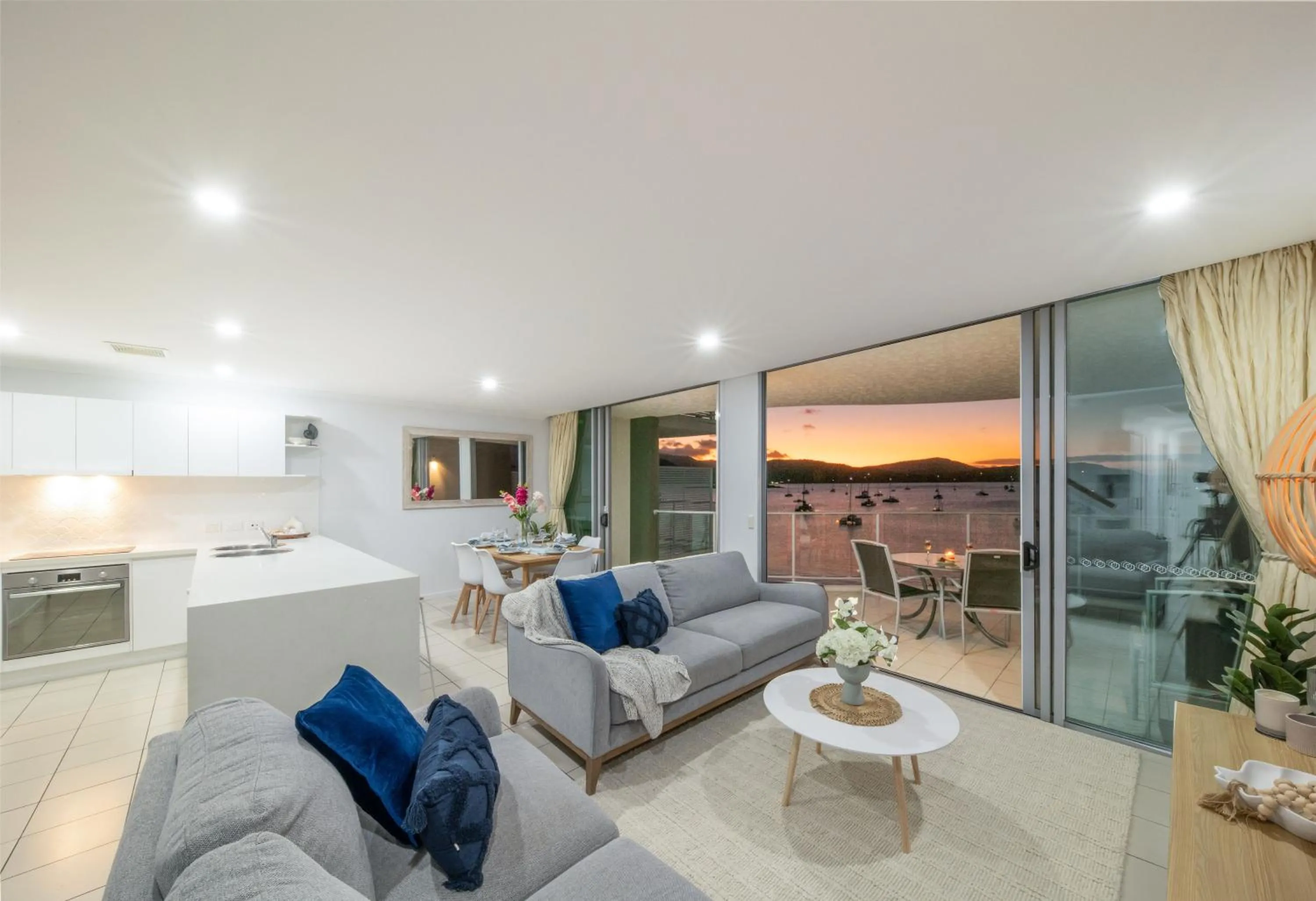 Penthouse Oasis On Airlie