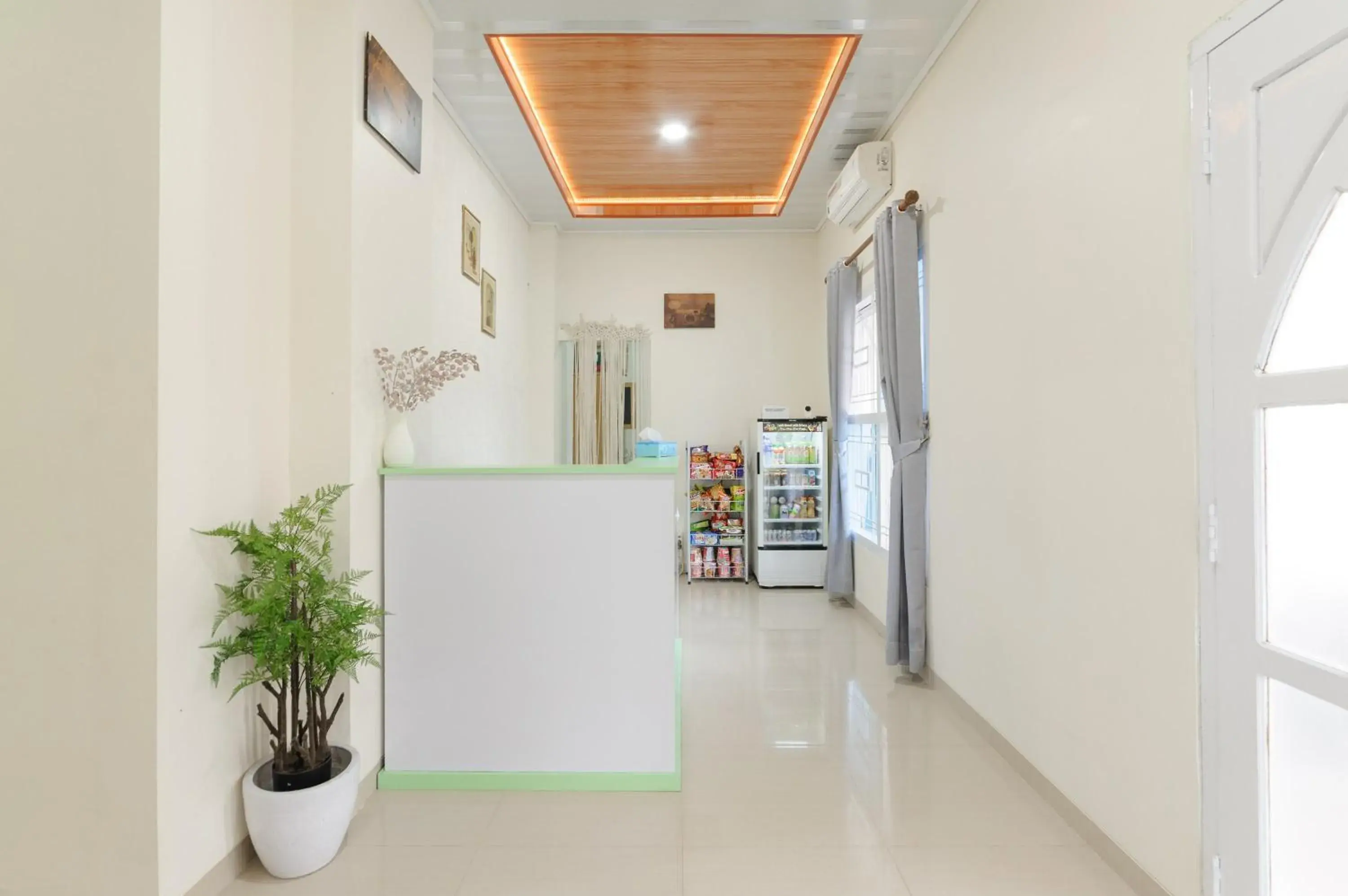 Lobby or reception in Urbanview Hotel Binwa Syariah Lampung by RedDoorz Lobby or reception in Urbanview Hotel Binwa Syariah Lampung by RedDoorz