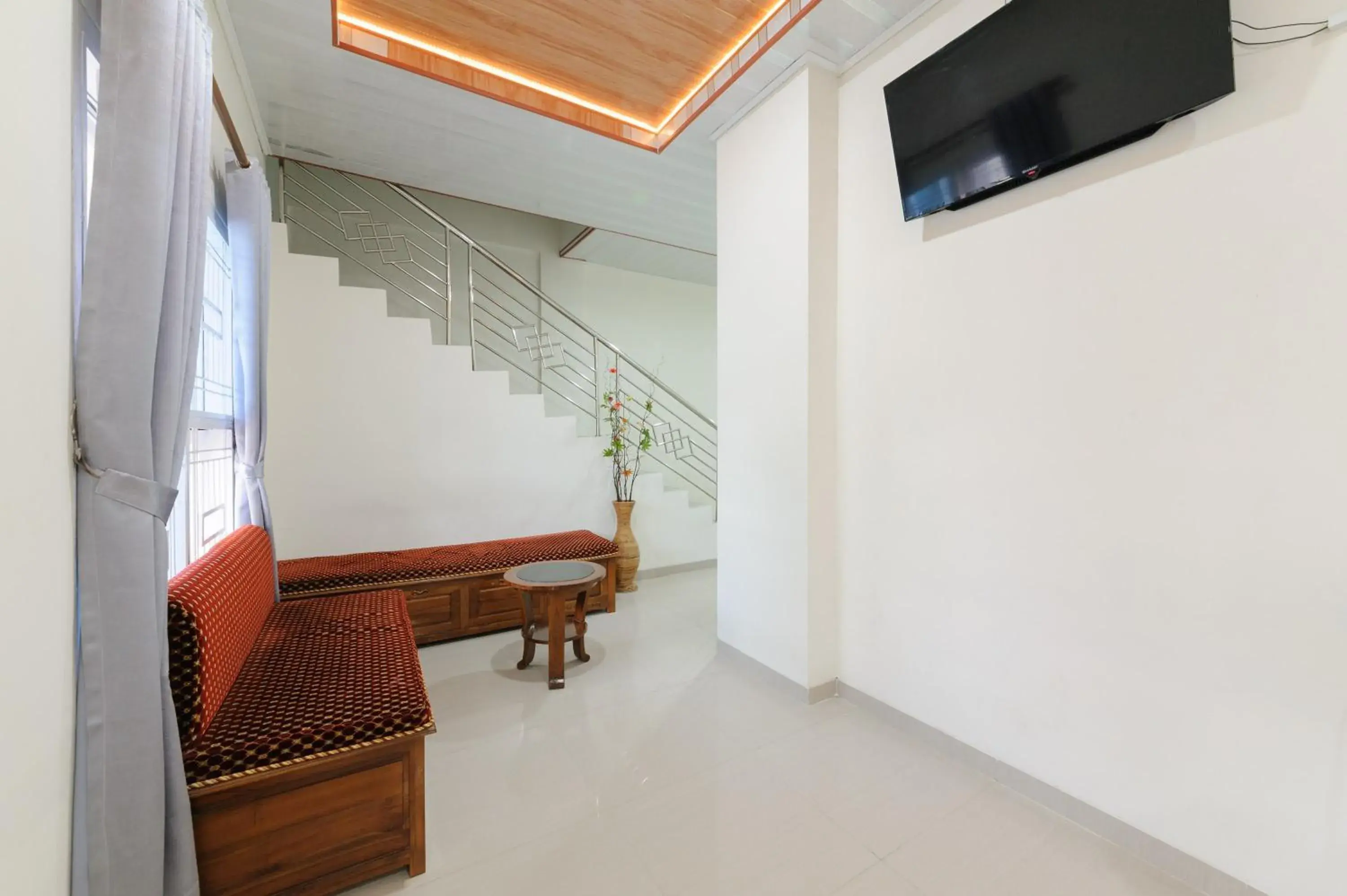 Seating area in Urbanview Hotel Binwa Syariah Lampung by RedDoorz Seating area in Urbanview Hotel Binwa Syariah Lampung by RedDoorz