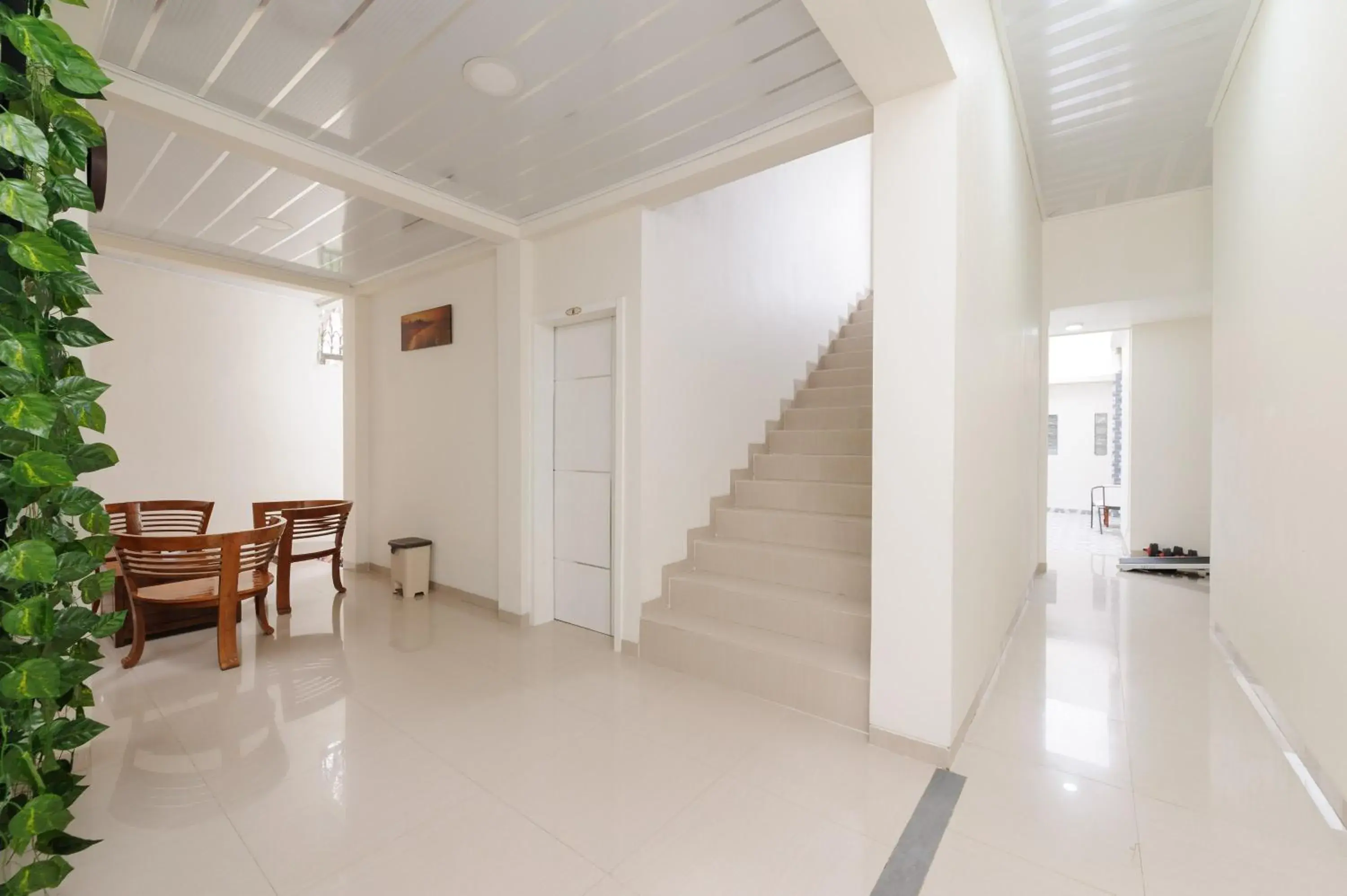 Seating area in Urbanview Hotel Binwa Syariah Lampung by RedDoorz Seating area in Urbanview Hotel Binwa Syariah Lampung by RedDoorz