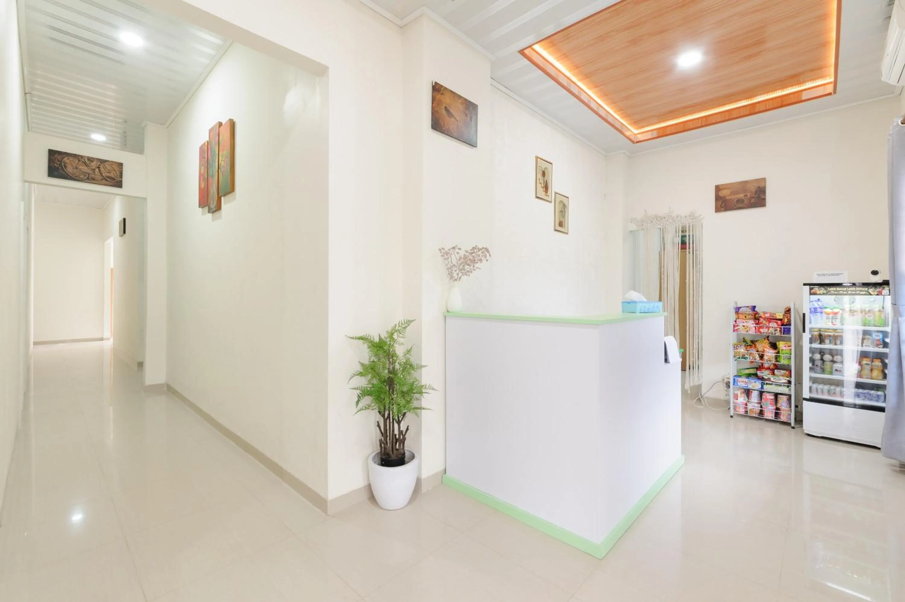 Lobby or reception in Urbanview Hotel Binwa Syariah Lampung by RedDoorz