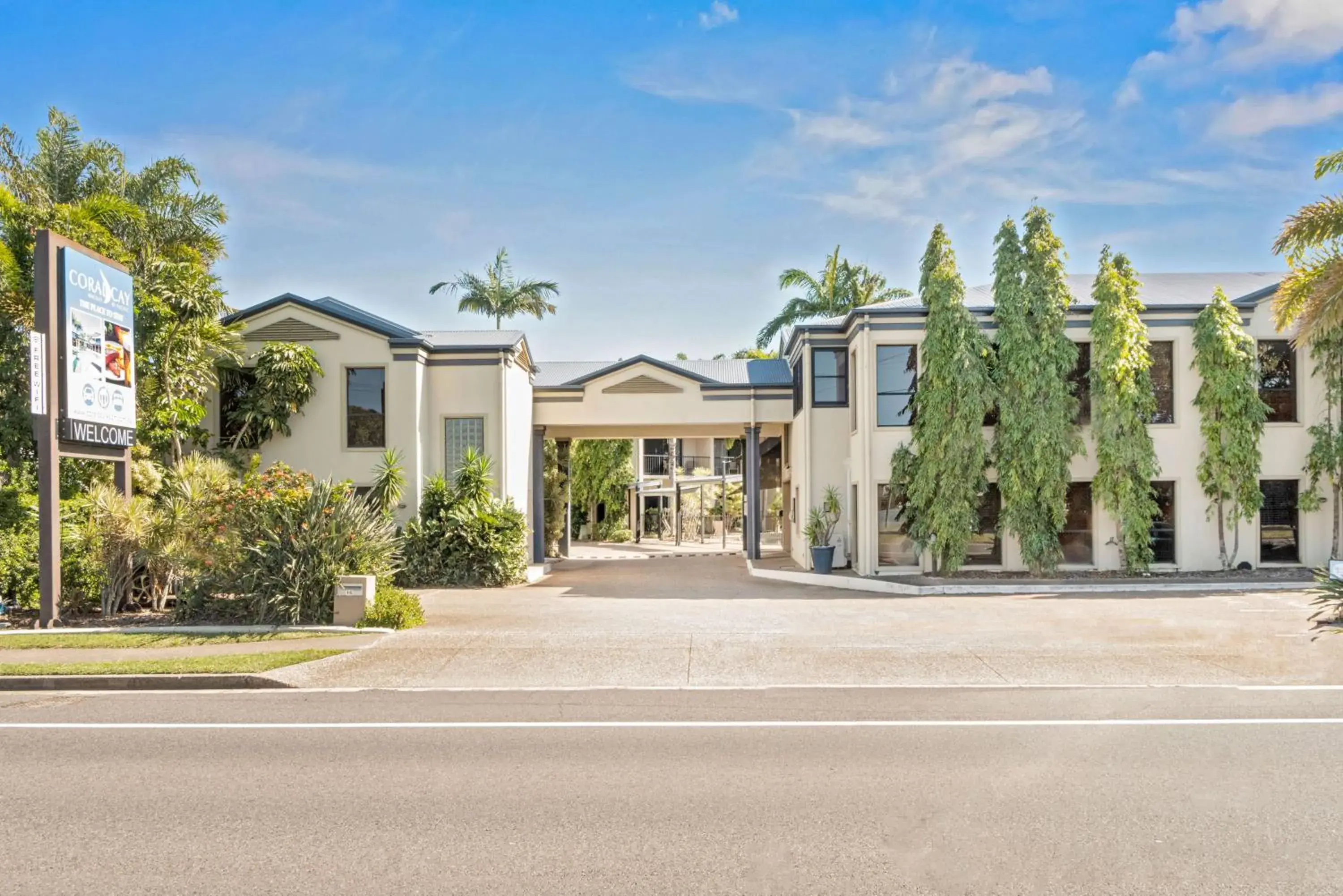 Facade/entrance in Coral Cay Resort Facade/entrance in Coral Cay Resort