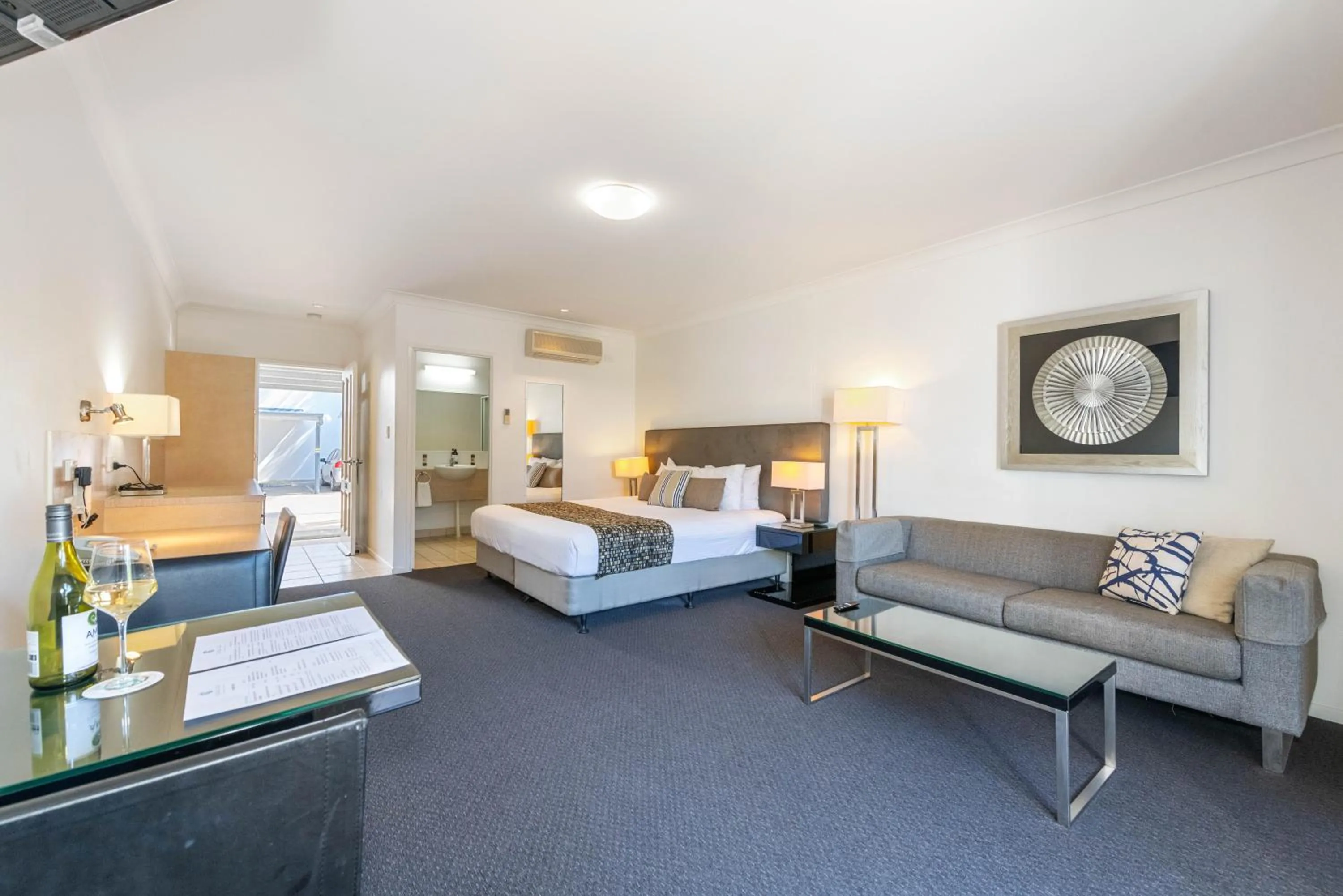 Bedroom, Bed in Coral Cay Resort
