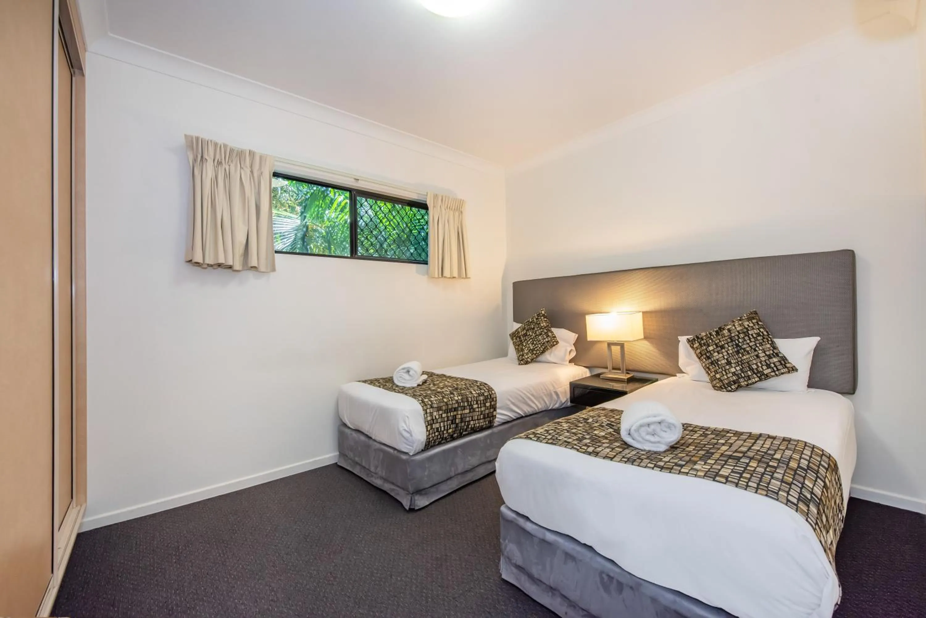 Bedroom, Bed in Coral Cay Resort