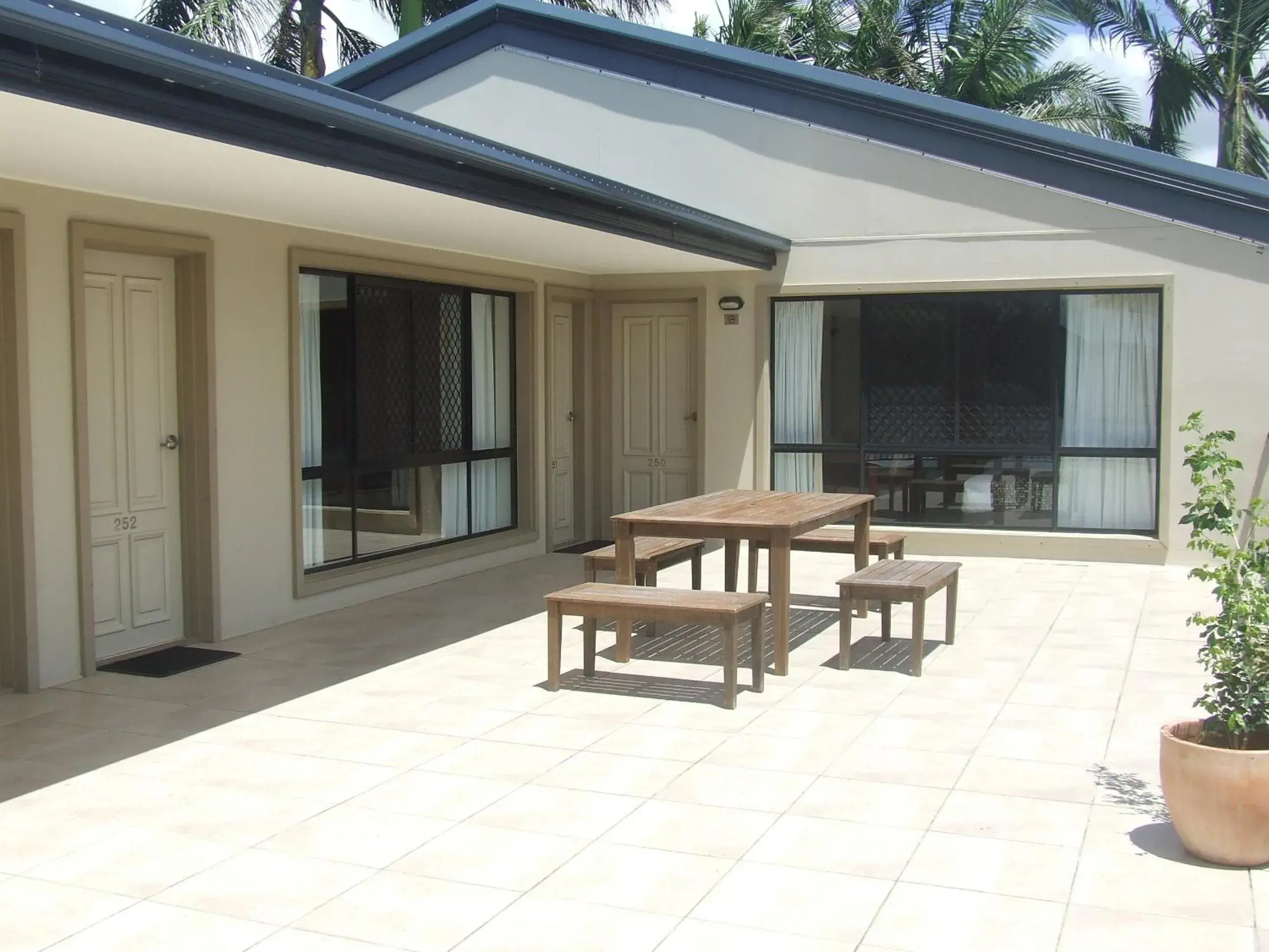 Facade/entrance in Coral Cay Resort Facade/entrance in Coral Cay Resort