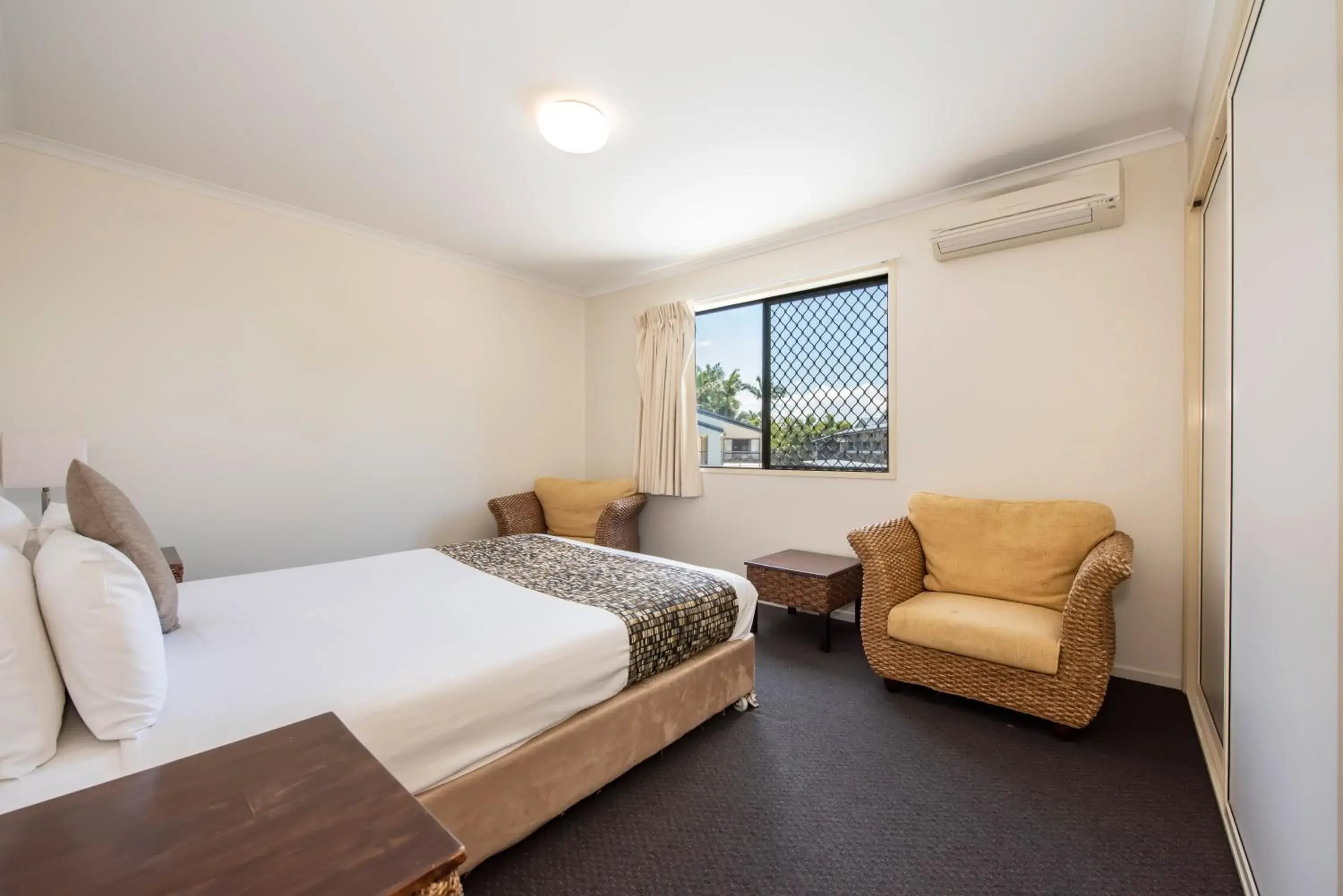 Photo of the whole room, Bed in Coral Cay Resort Photo of the whole room, Bed in Coral Cay Resort