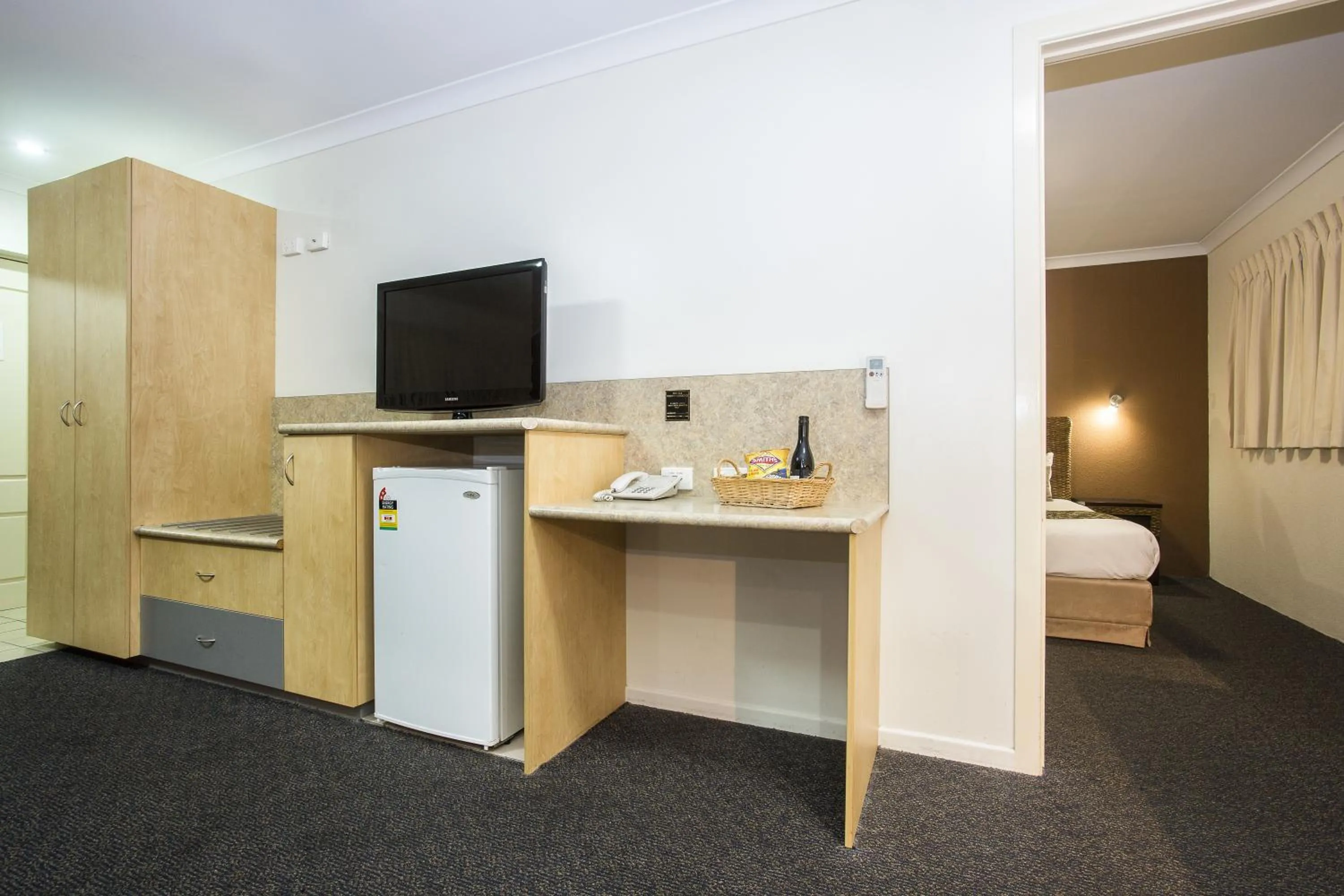 Kitchen or kitchenette, Bed in Coral Cay Resort
