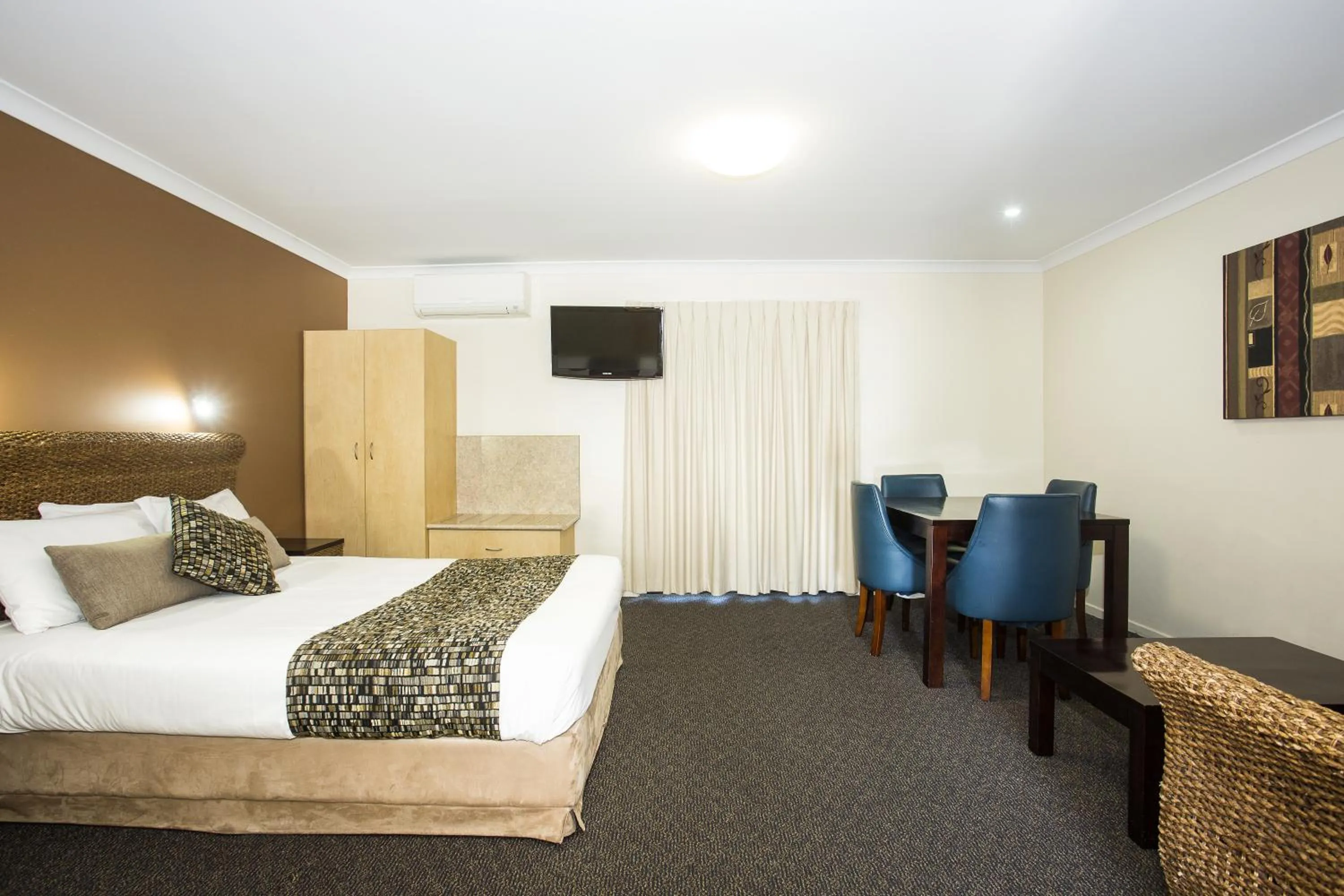 Living room, Bed in Coral Cay Resort