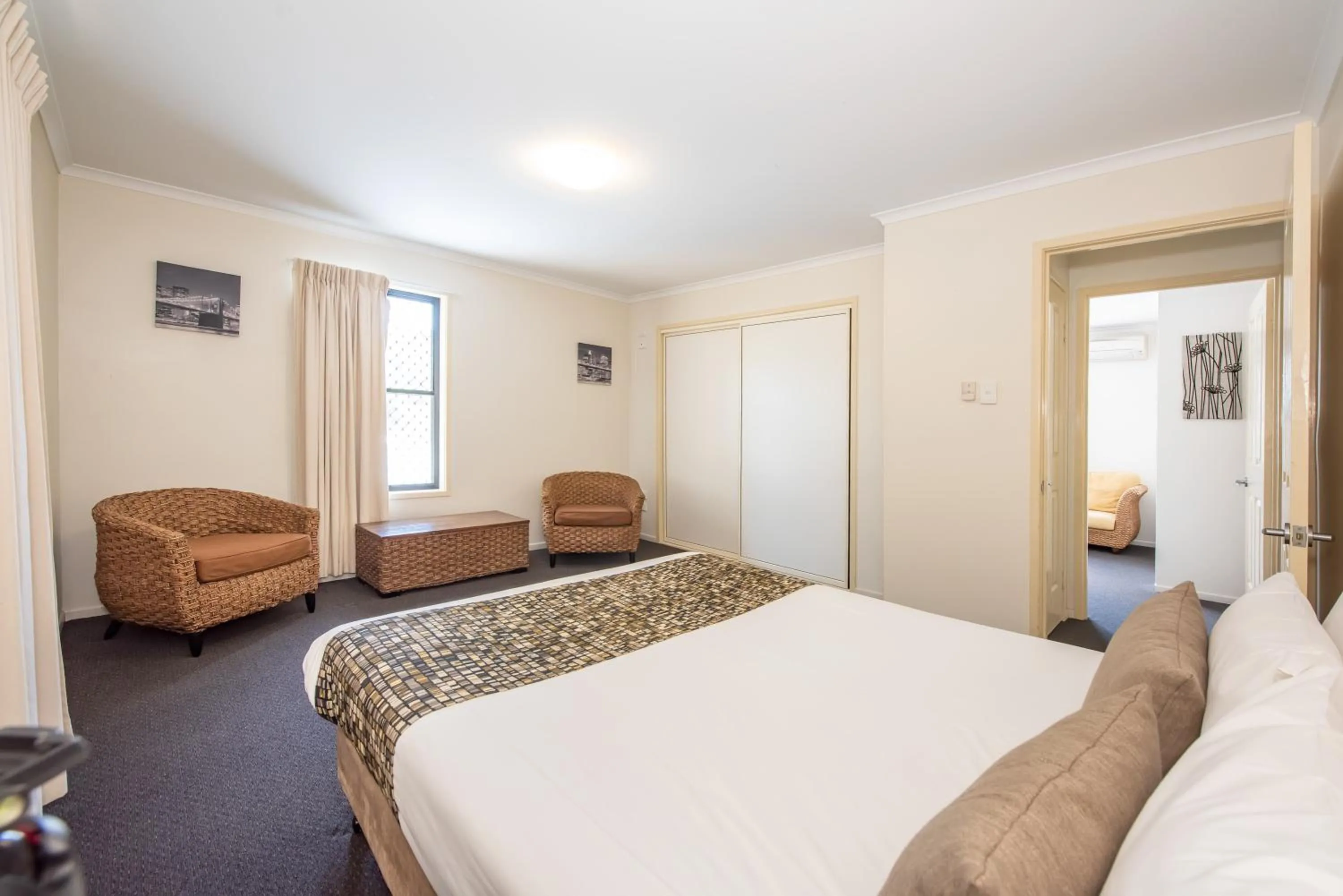 Bedroom, Bed in Coral Cay Resort