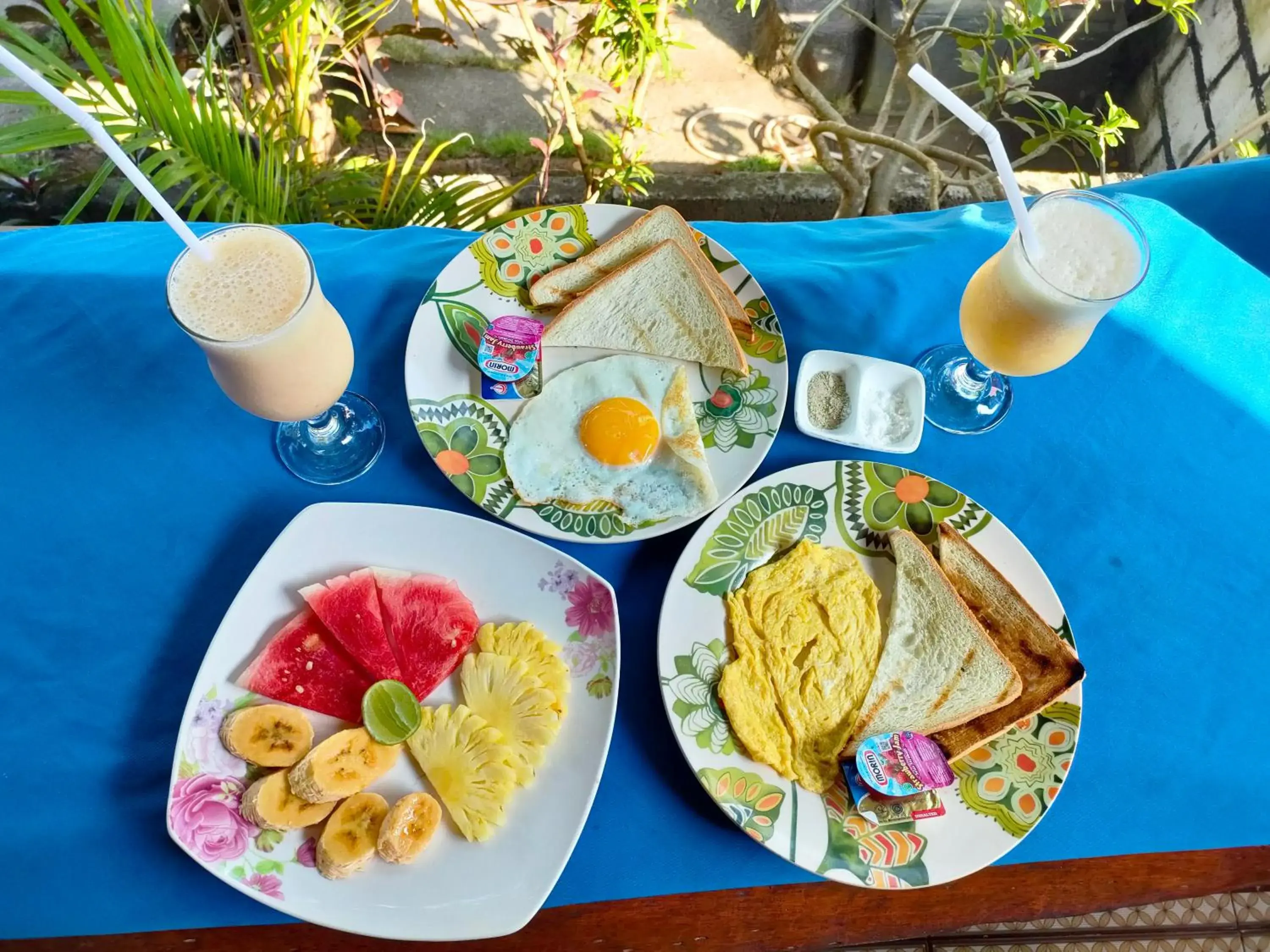 Breakfast in Blue Sky Villa Ceningan Breakfast in Blue Sky Villa Ceningan