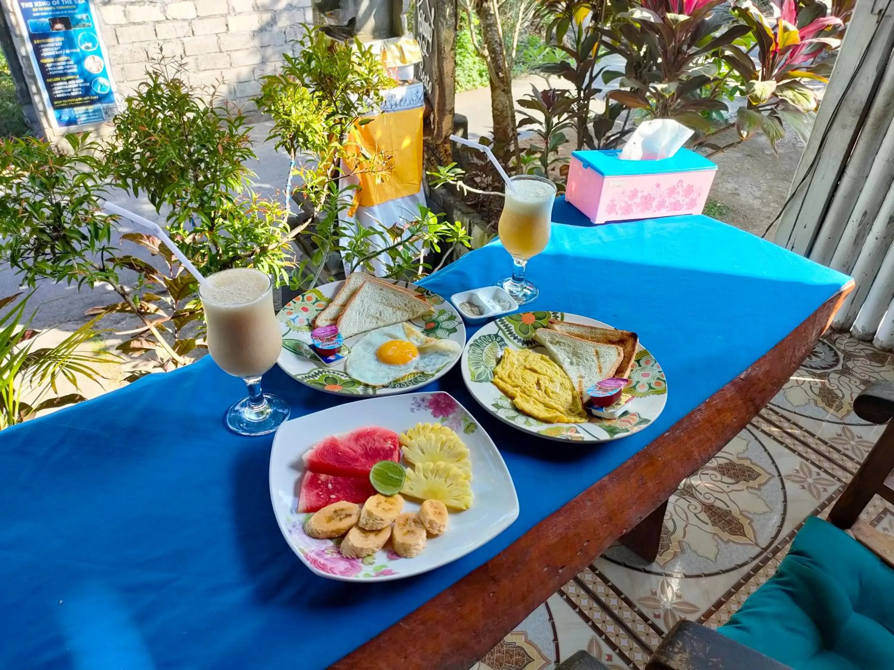 Food and drinks in Blue Sky Villa Ceningan Food and drinks in Blue Sky Villa Ceningan