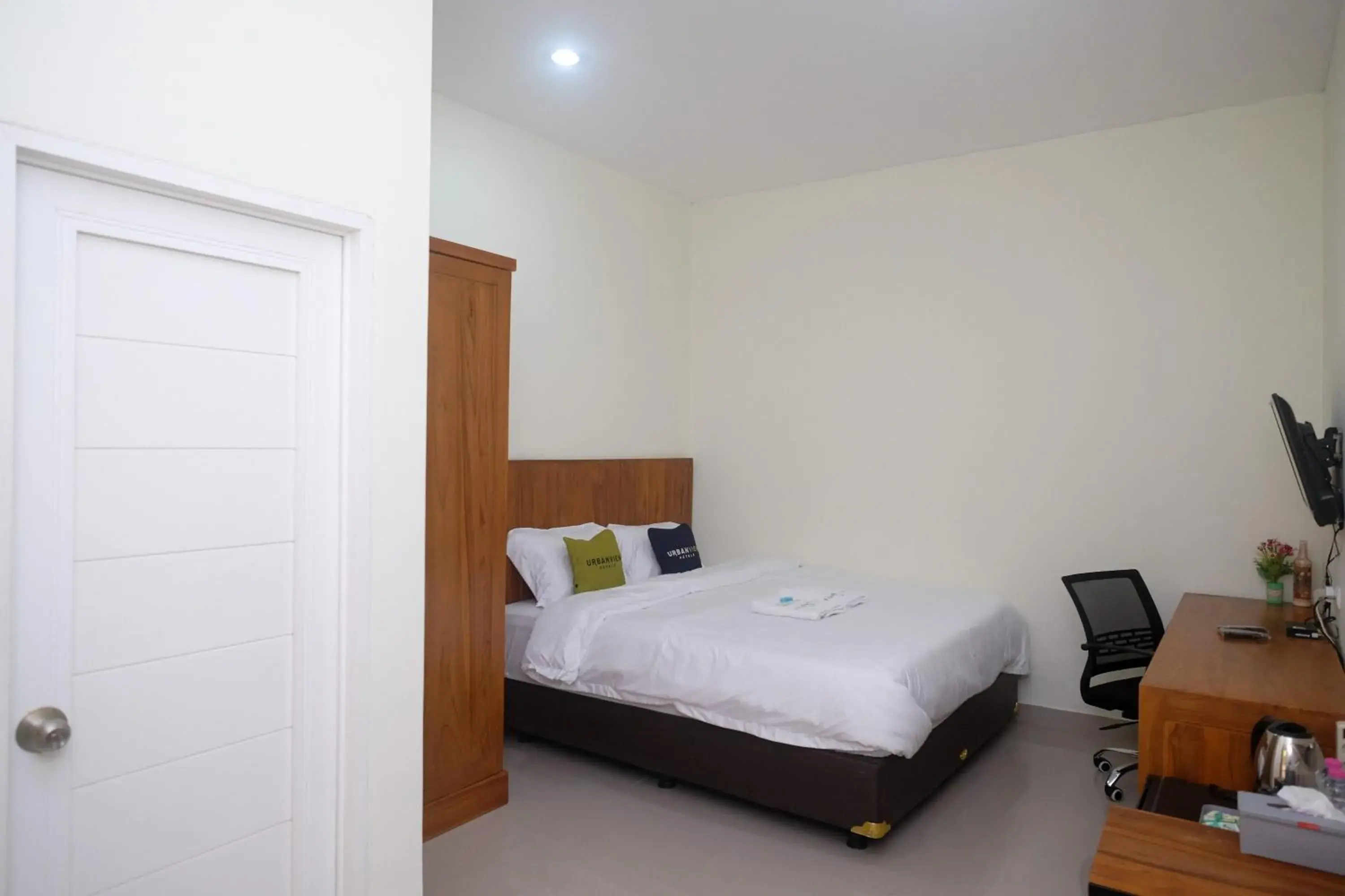 Bed in Urbanview Syariah Kadarman Home Laweyan by RedDoorz Bed in Urbanview Syariah Kadarman Home Laweyan by RedDoorz