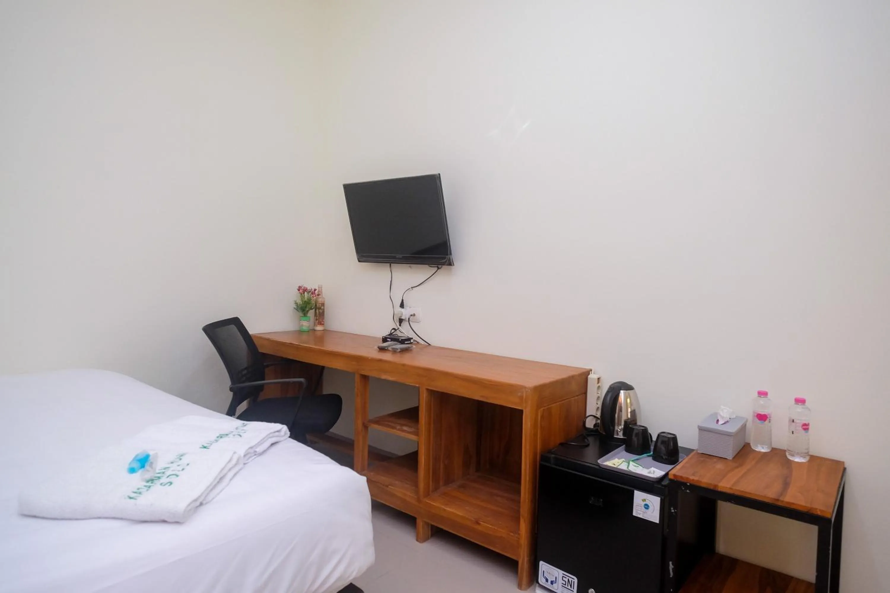 Bed in Urbanview Syariah Kadarman Home Laweyan by RedDoorz