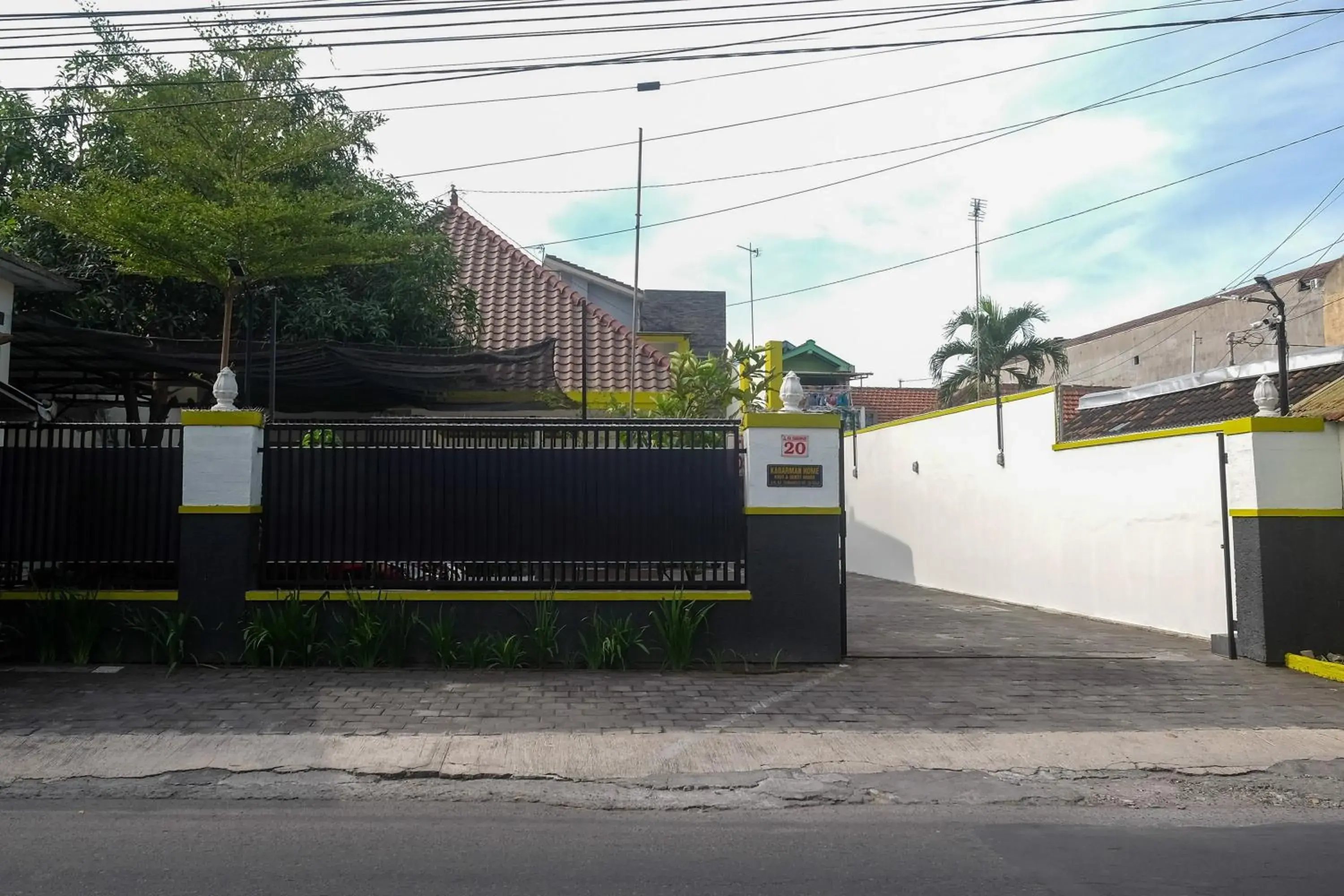 Property building in Urbanview Syariah Kadarman Home Laweyan by RedDoorz Property building in Urbanview Syariah Kadarman Home Laweyan by RedDoorz