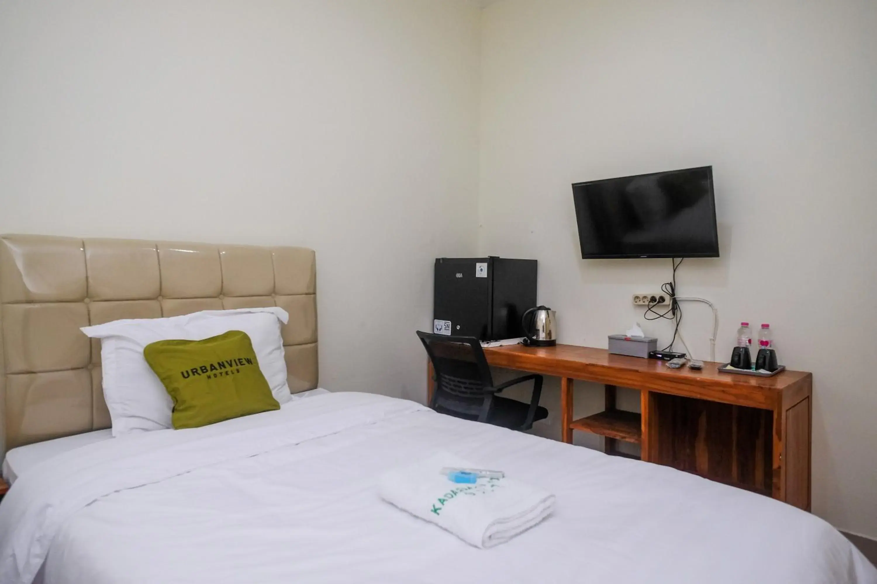 Bed in Urbanview Syariah Kadarman Home Laweyan by RedDoorz Bed in Urbanview Syariah Kadarman Home Laweyan by RedDoorz