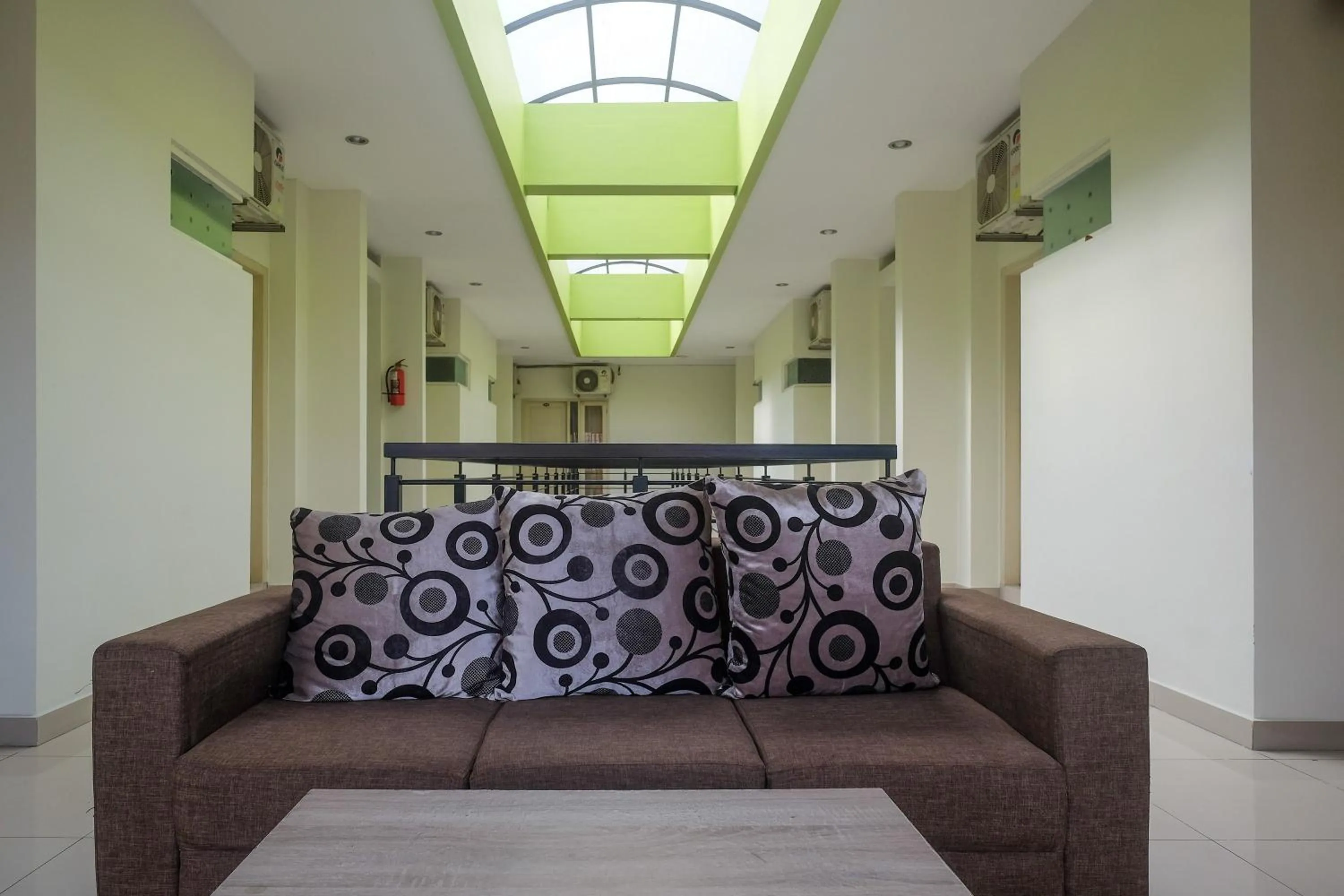 Seating area in Urbanview Syariah Kadarman Home Laweyan by RedDoorz