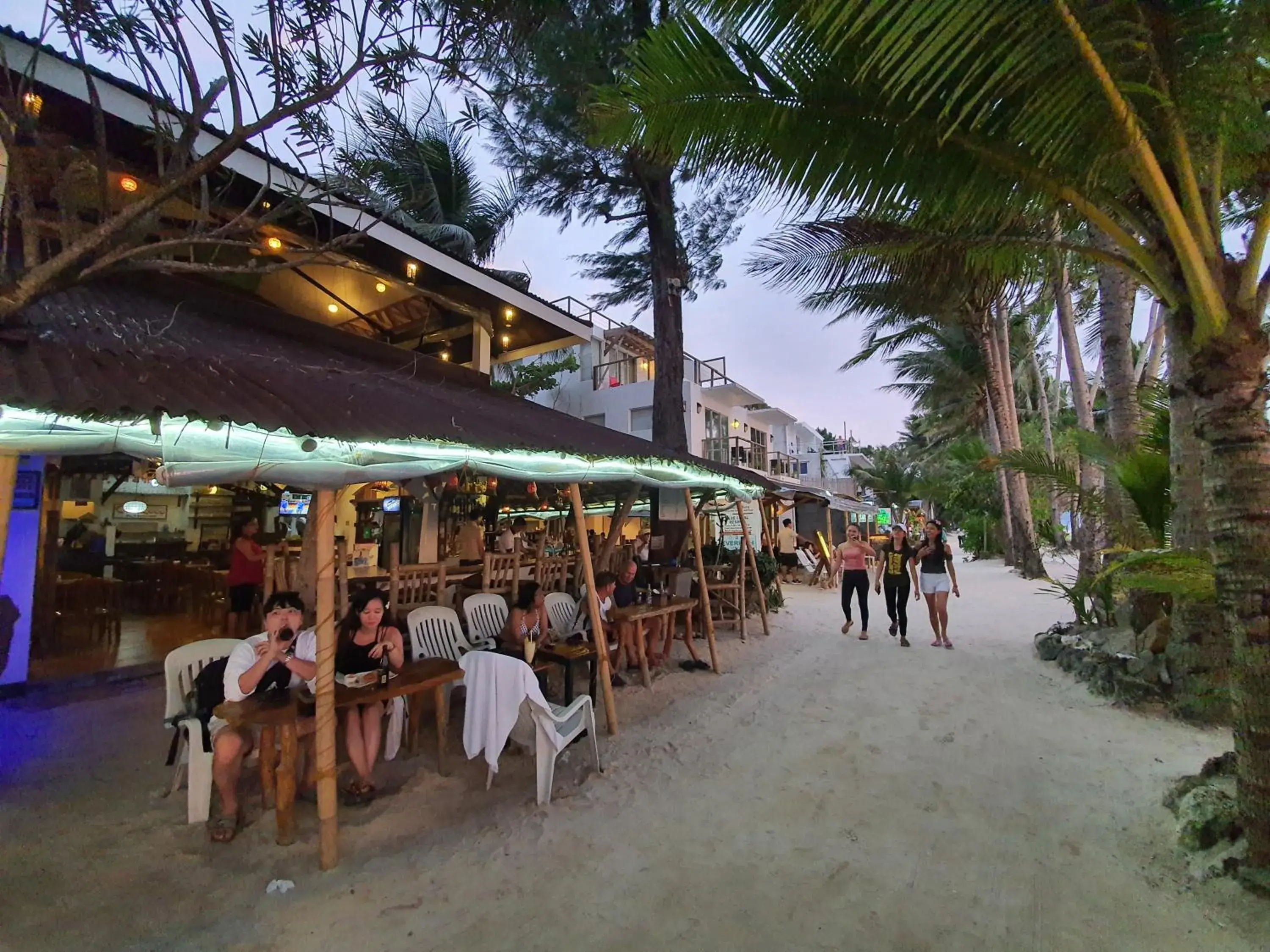 Restaurant/places to eat in Cocoloco Beach Resort Restaurant/places to eat in Cocoloco Beach Resort