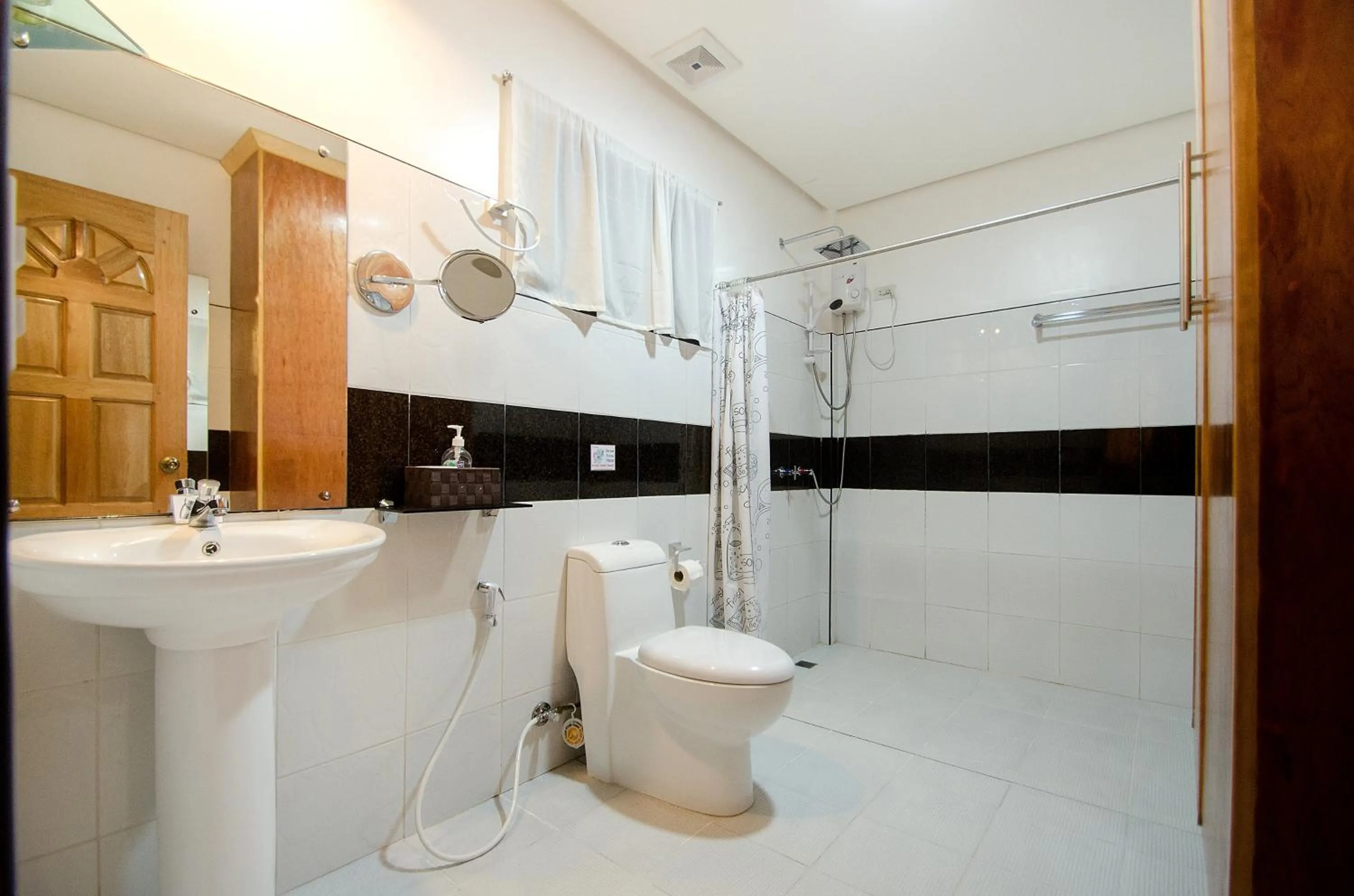 Shower in Cocoloco Beach Resort