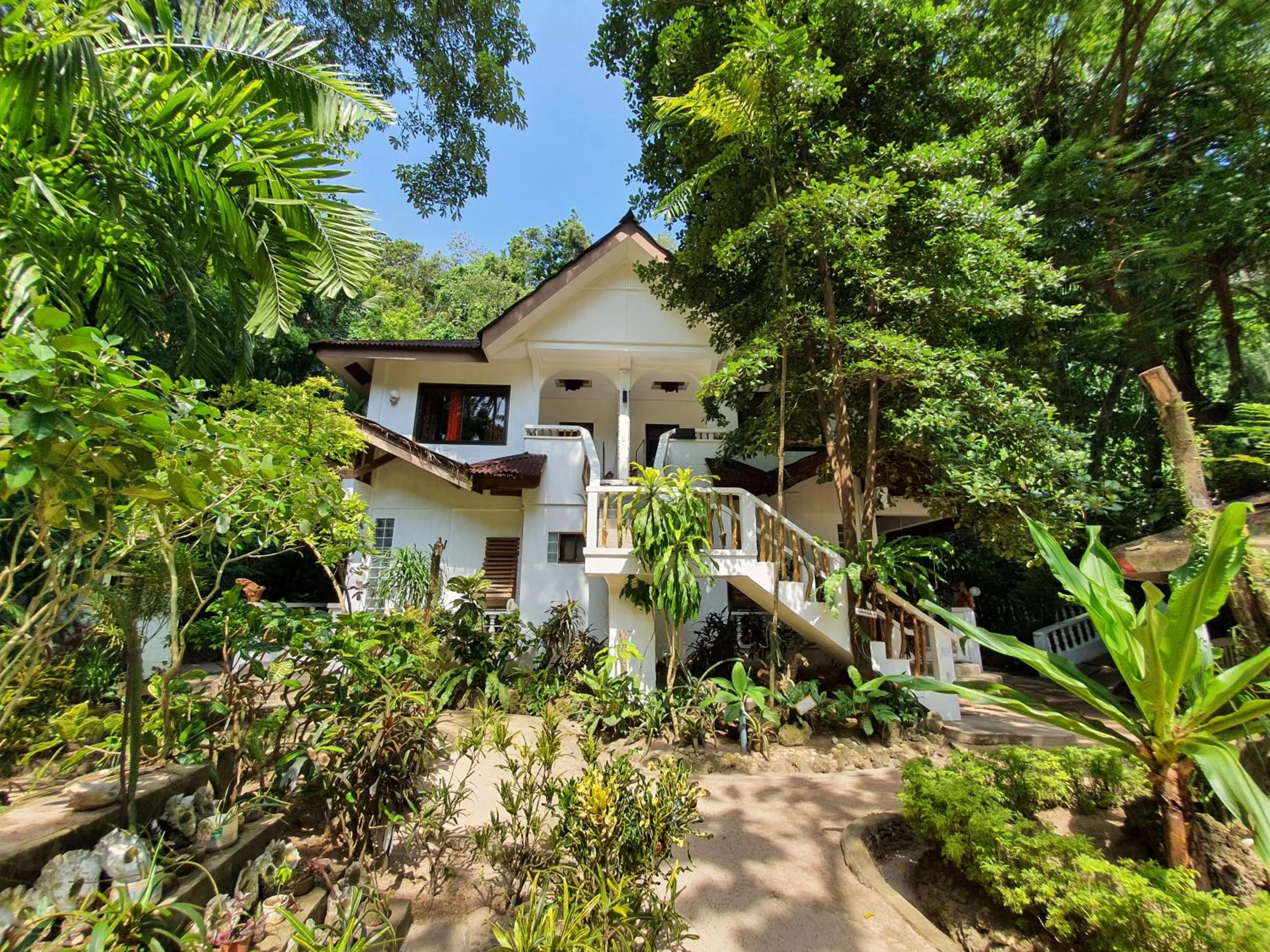 Property building in Cocoloco Beach Resort