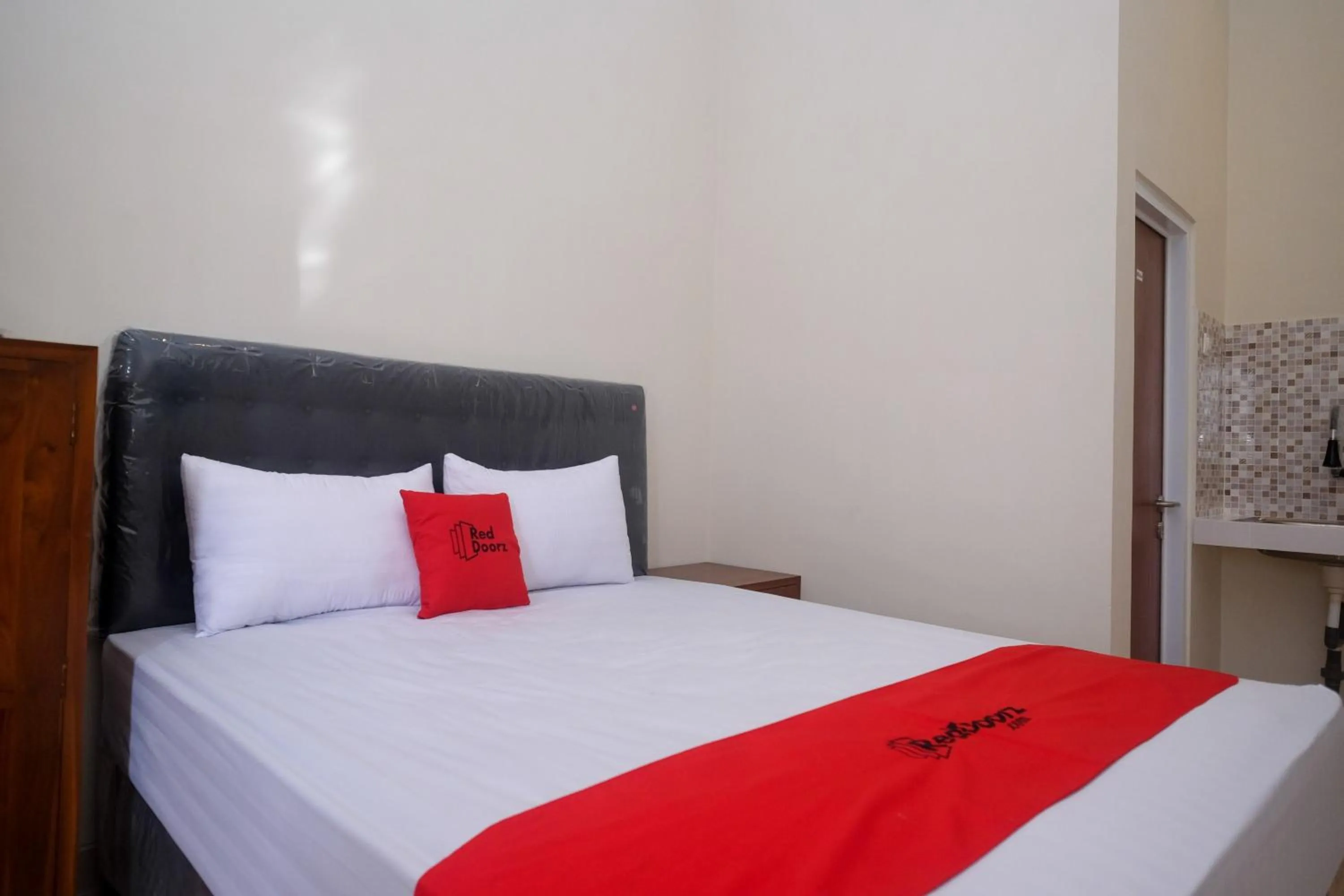 Bed in RedDoorz Syariah near Transmart Pabelan Solo