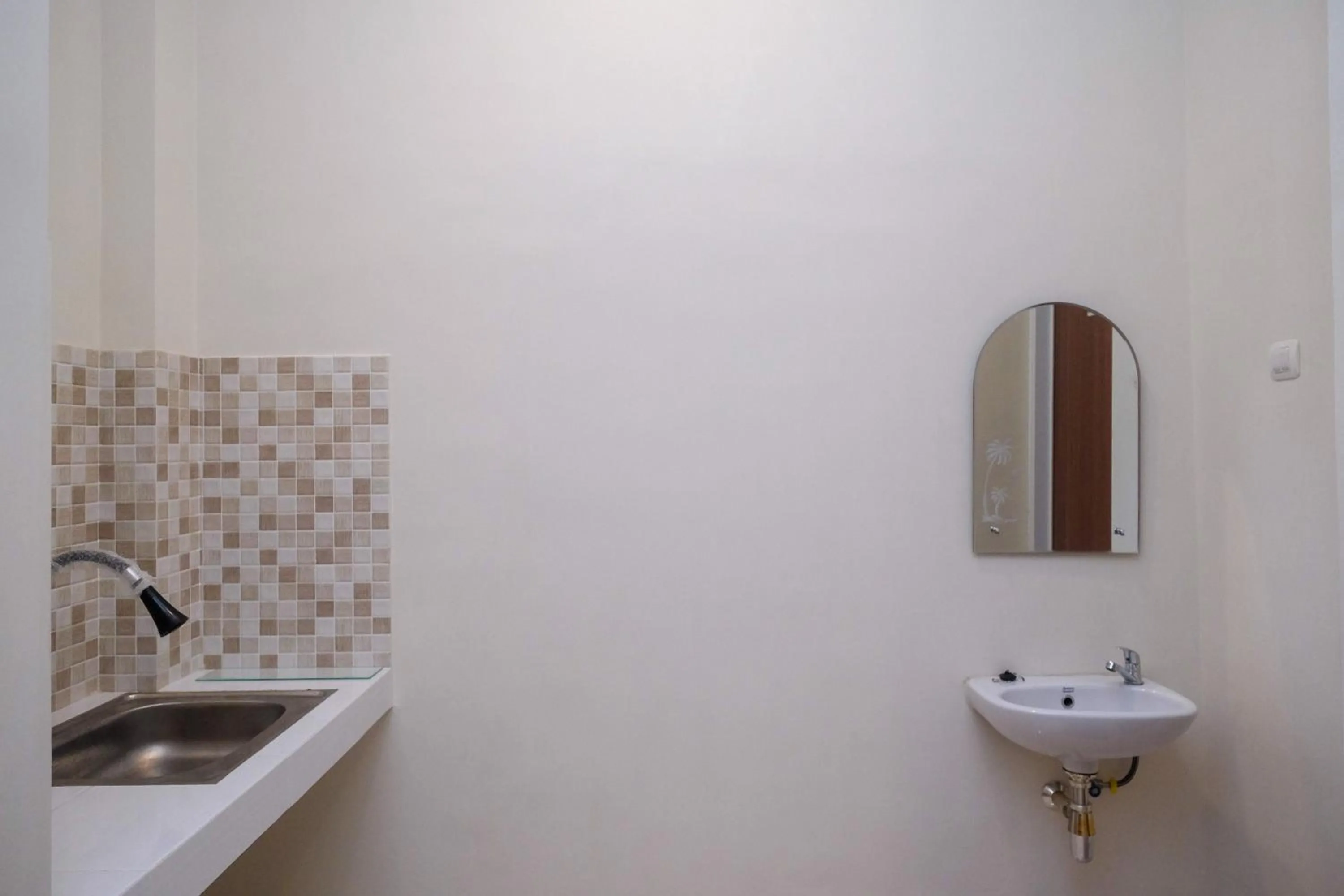 Bathroom in RedDoorz Syariah near Transmart Pabelan Solo