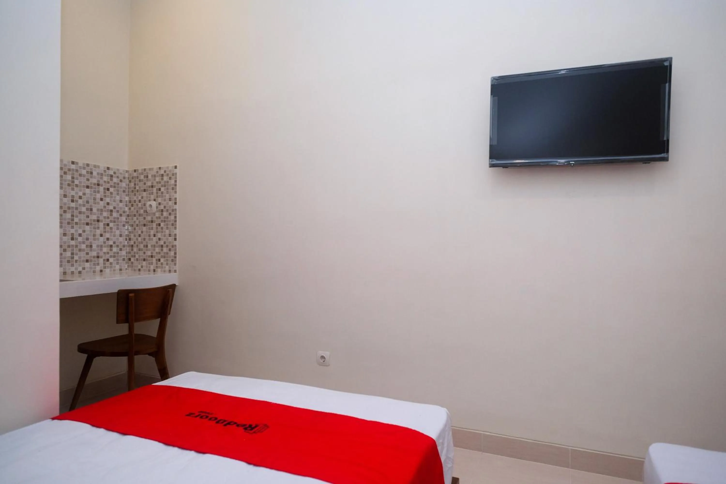 Bed in RedDoorz Syariah near Transmart Pabelan Solo