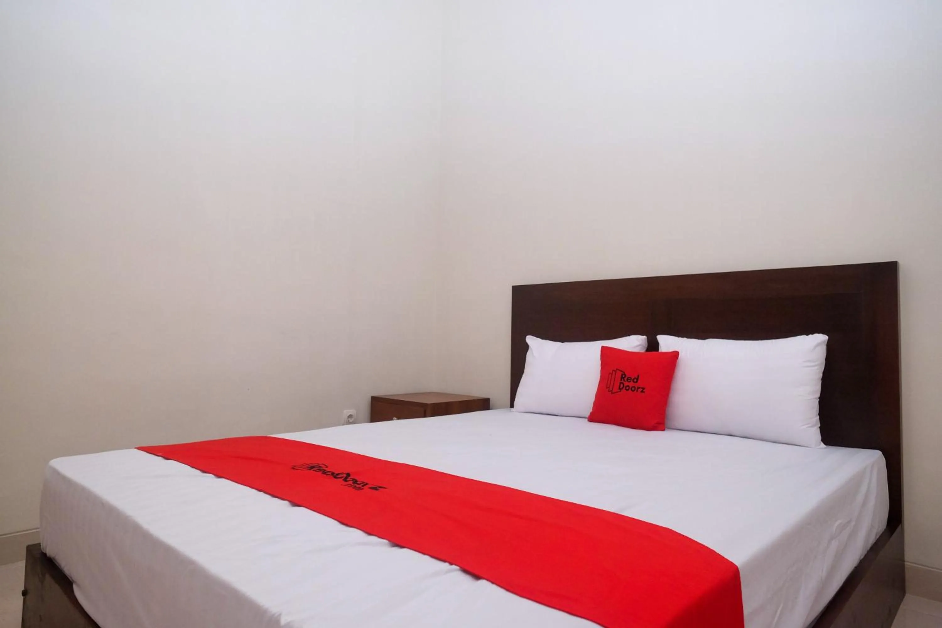 Bed in RedDoorz Syariah near Transmart Pabelan Solo